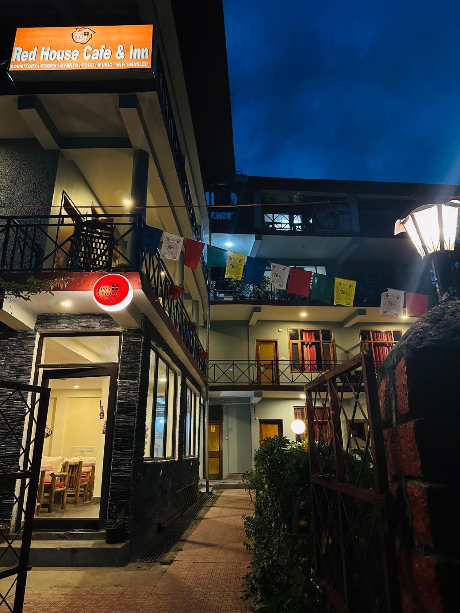 Hotel Red House Cafe And