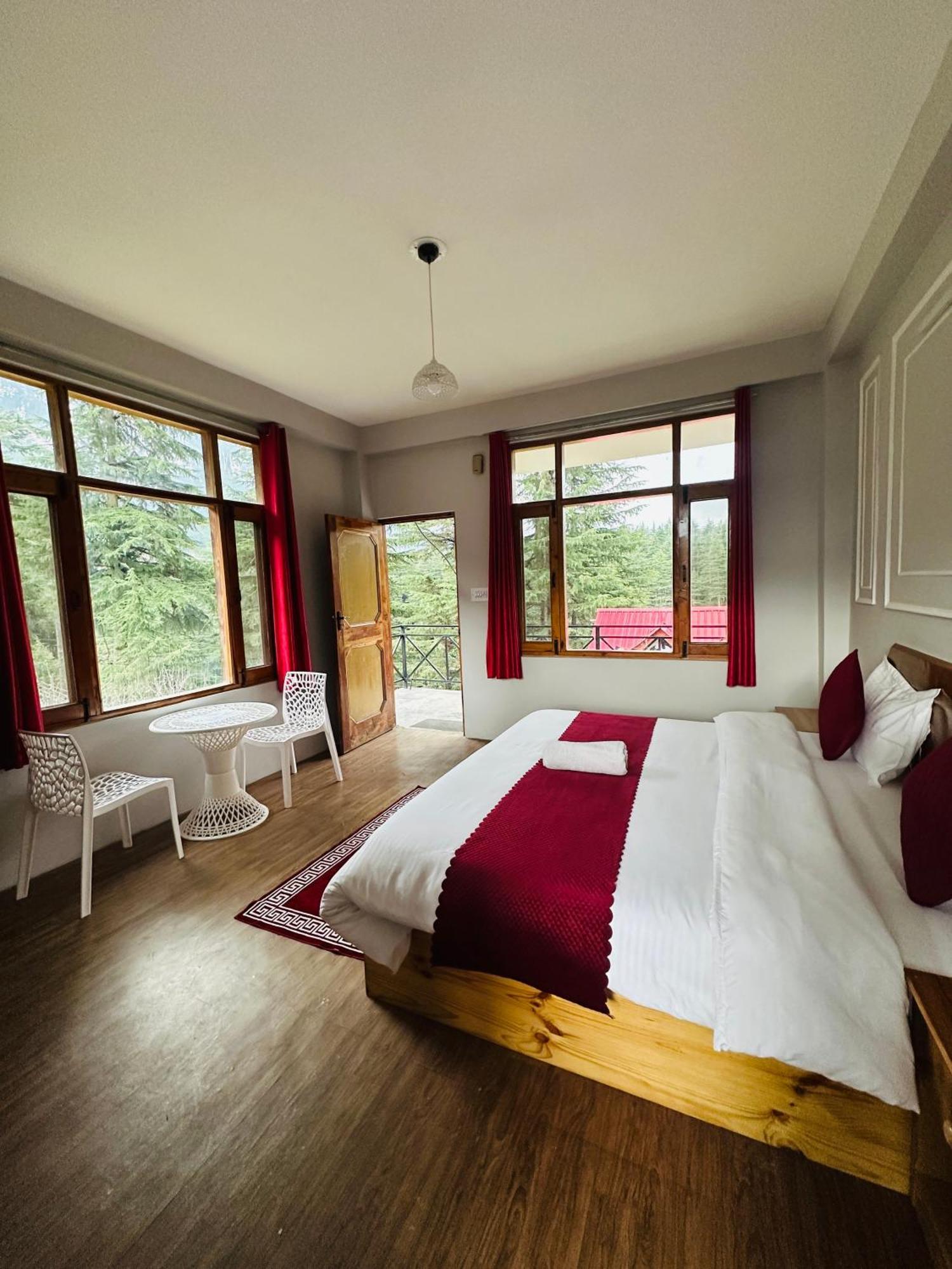 Hotel Red House Cafe And *