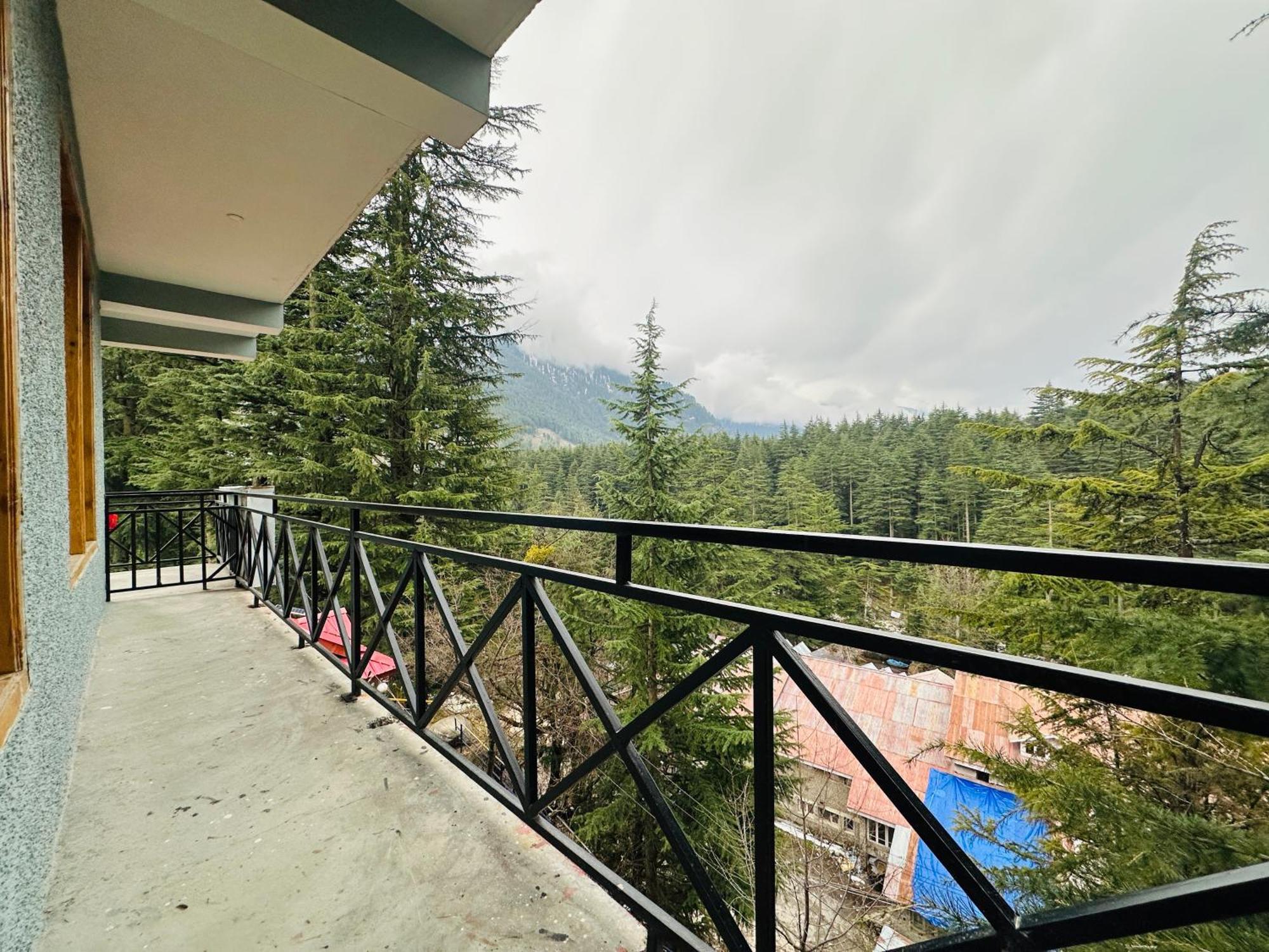 Red House Cafe And * Manali (Himachal Pradesh)
