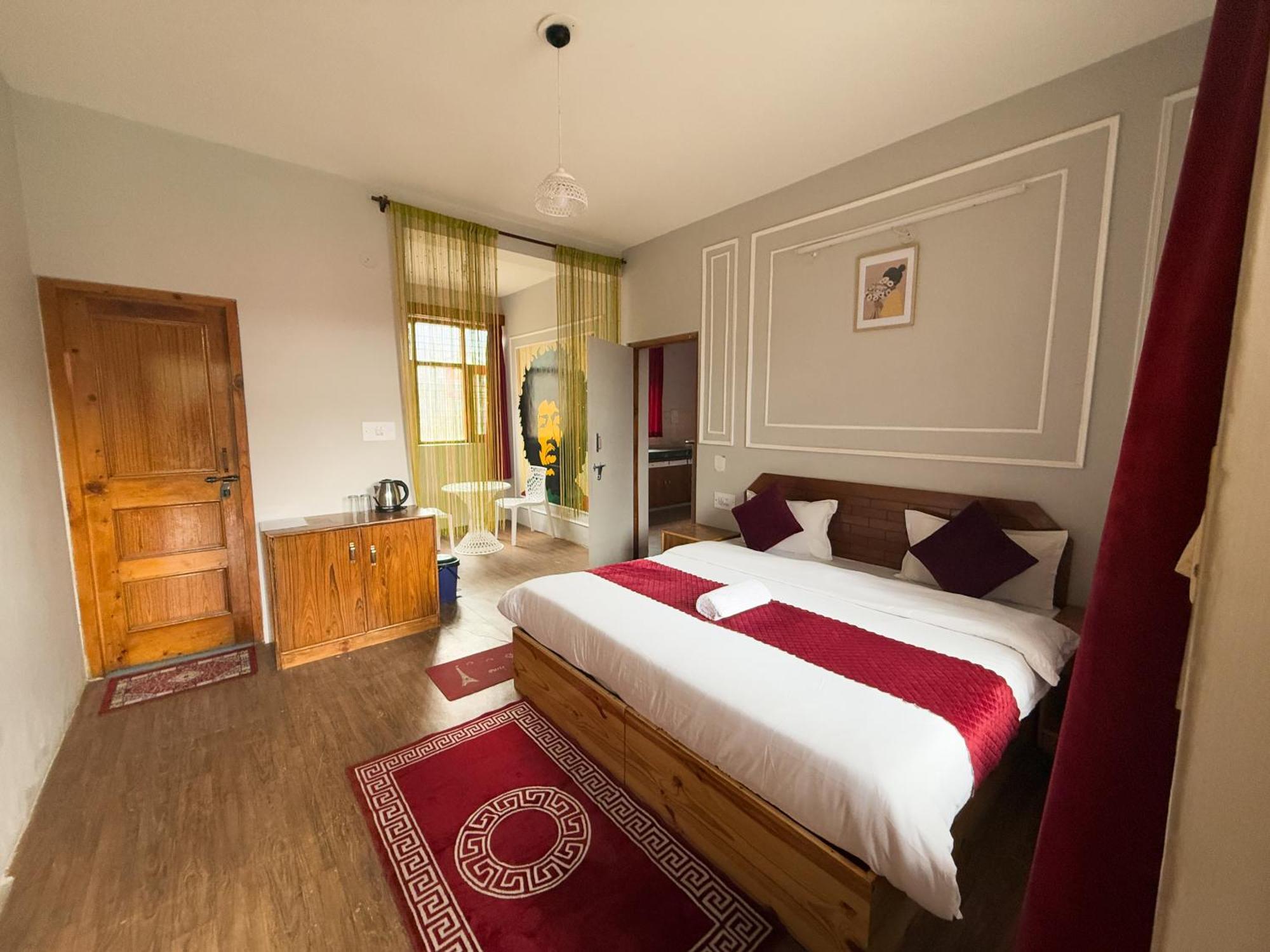 Red House Cafe And Hotel Manali (Himachal Pradesh)
