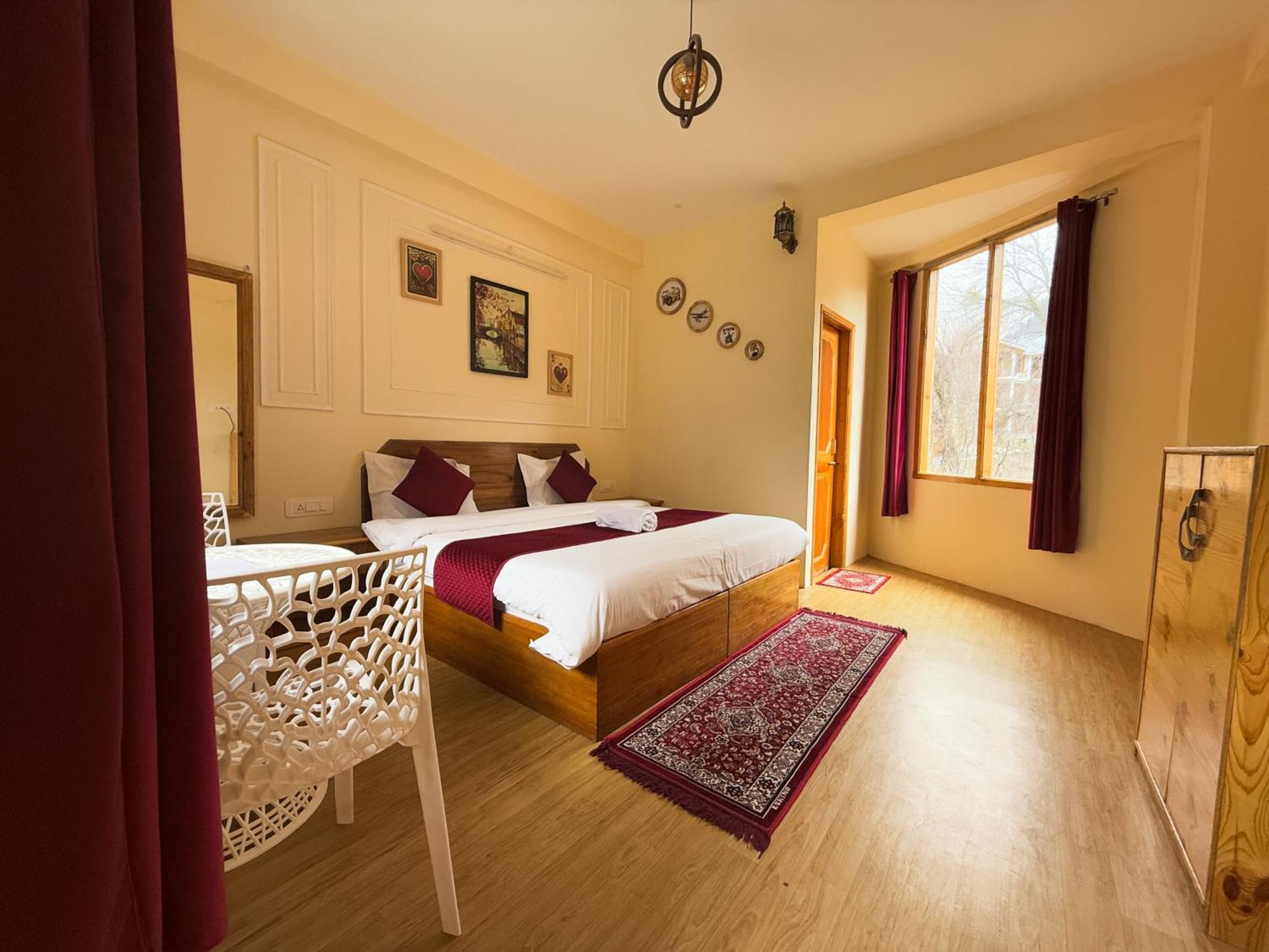 Red House Cafe And * Manali (Himachal Pradesh)
