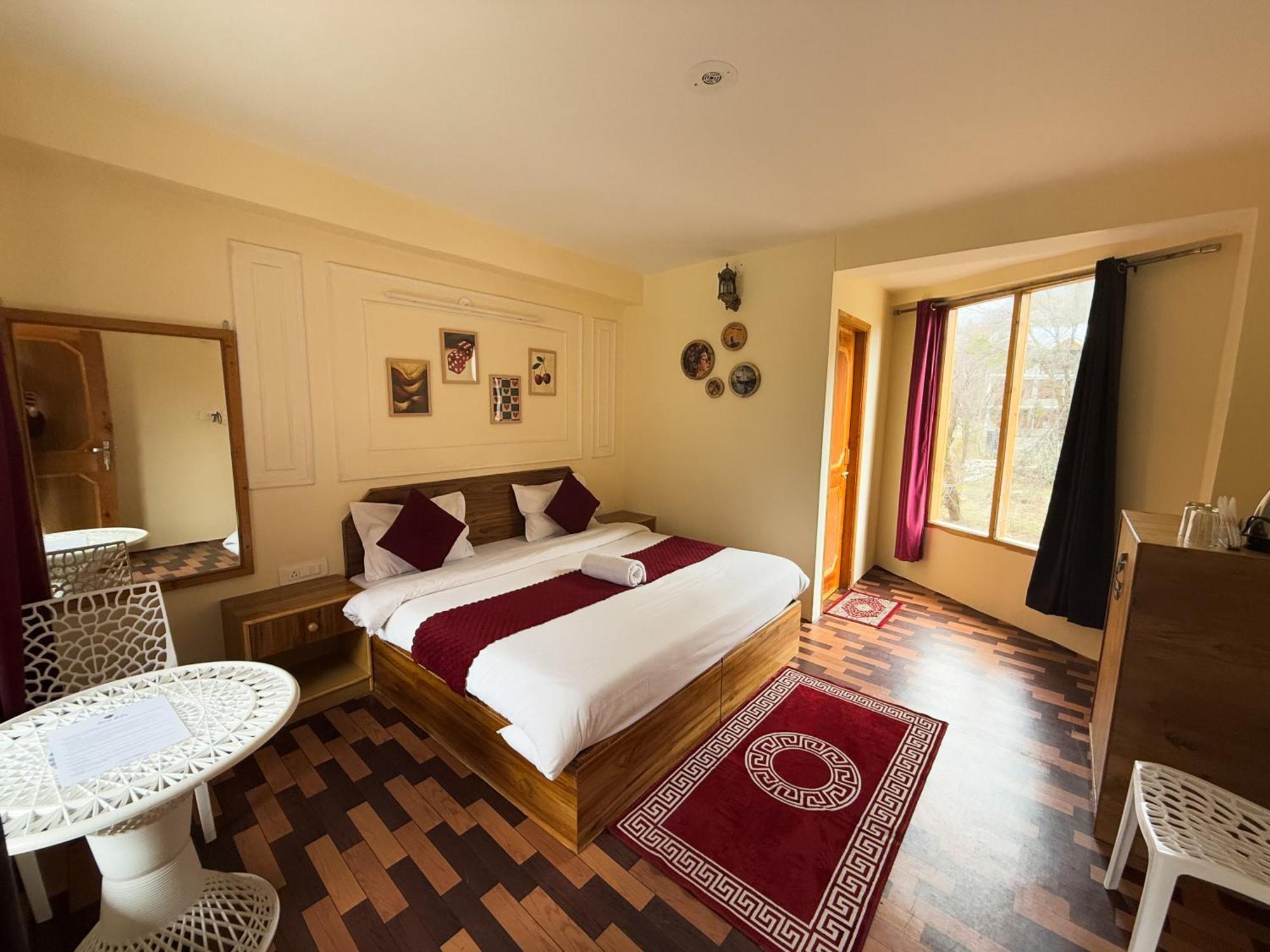 Hotel Red House Cafe And Manali (Himachal Pradesh)