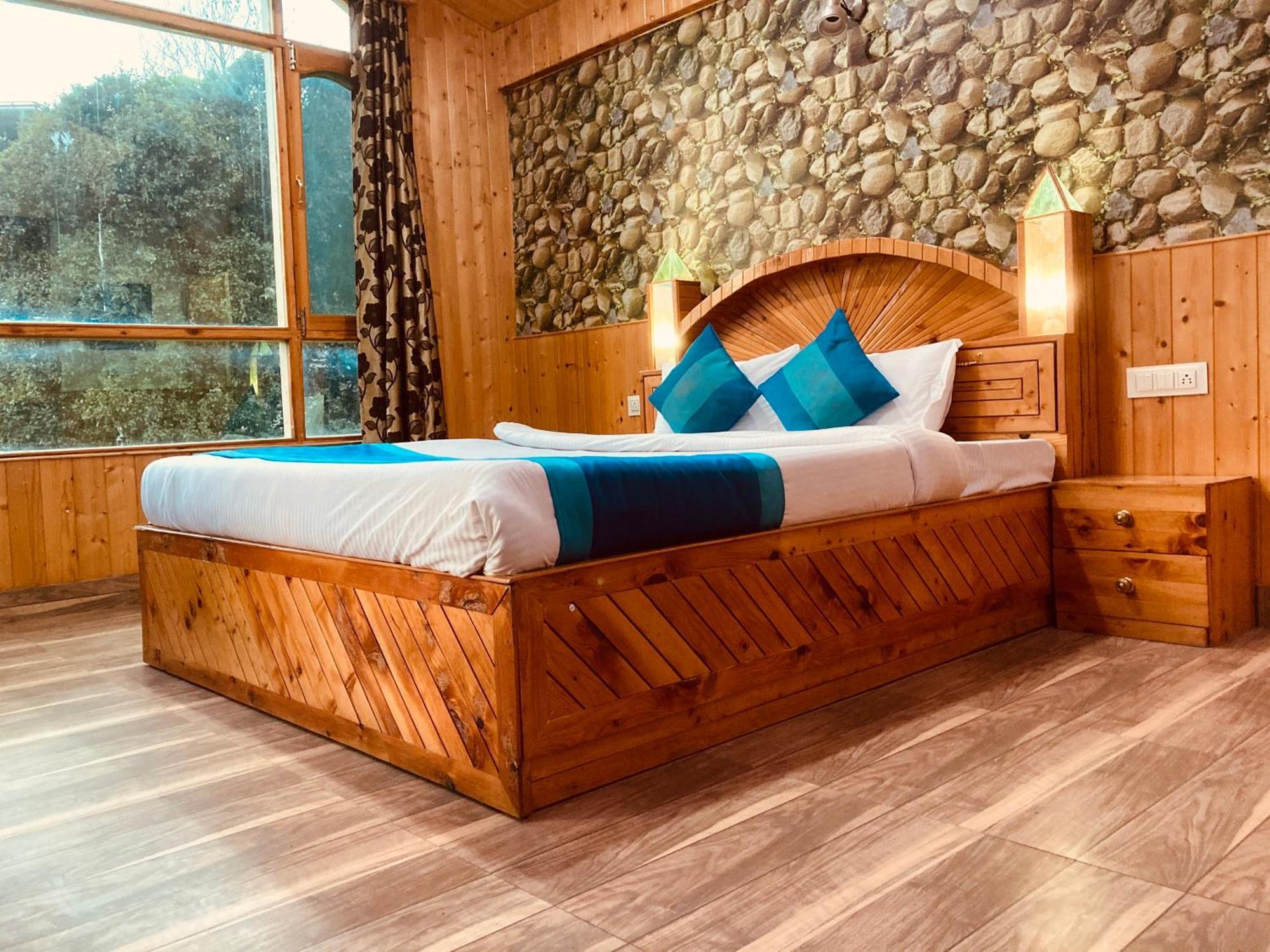 Hotel Woods - 1,2,3,4 & Available In With Scenic Mountain View