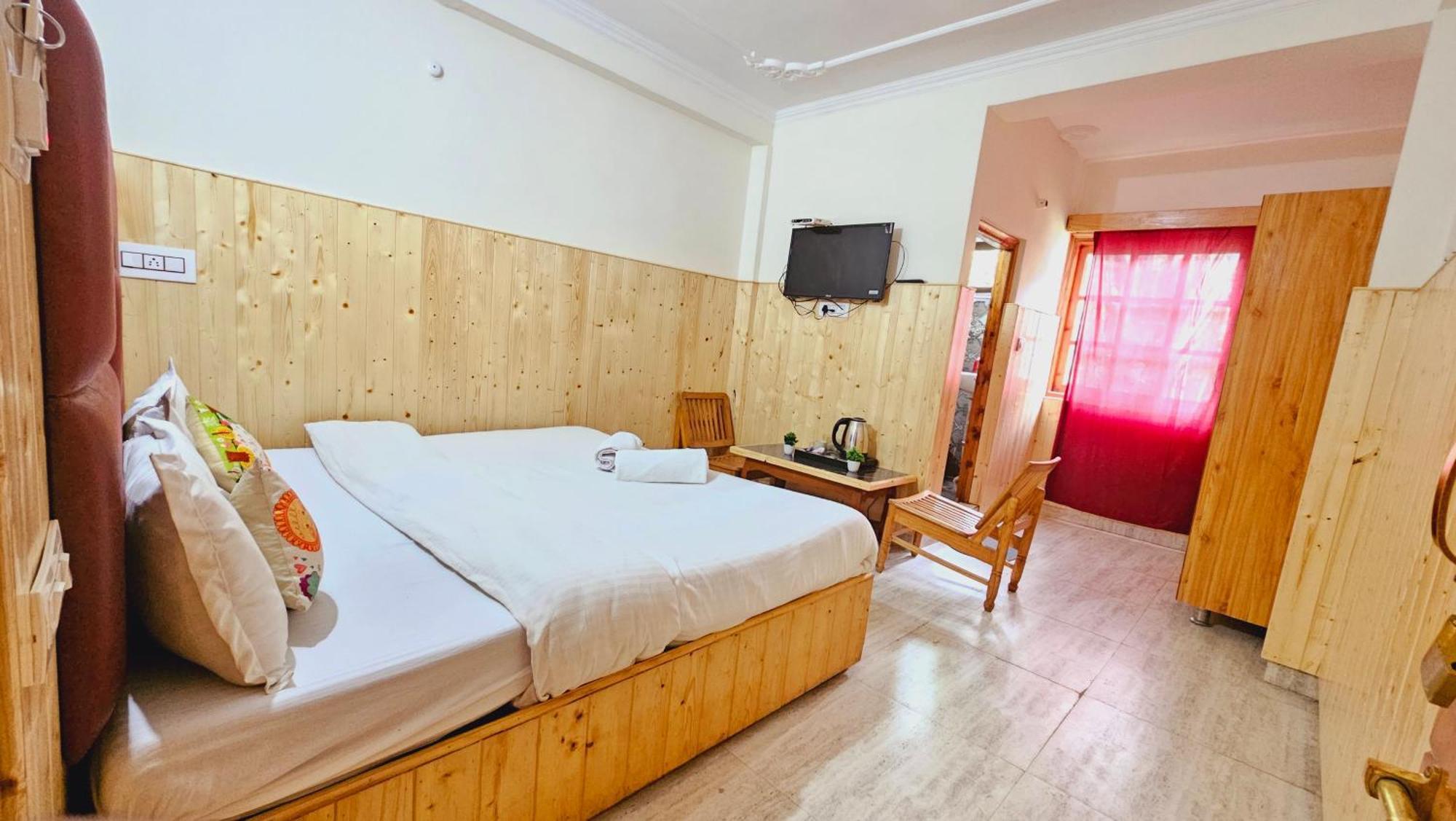 New Suraj - Near Hadimba Devi Temple Guest house
