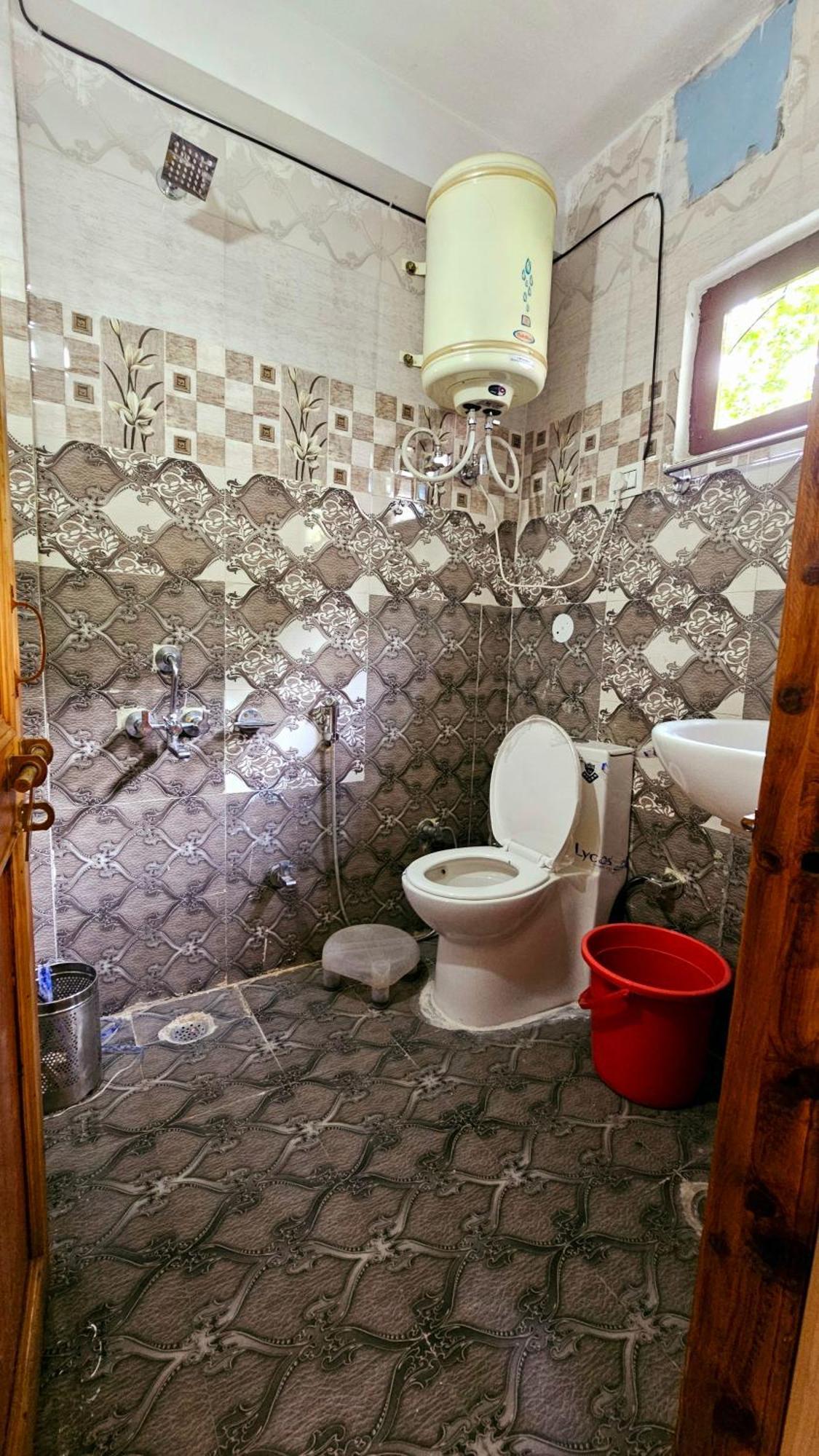 New Suraj - Near Hadimba Devi Temple Guest house *