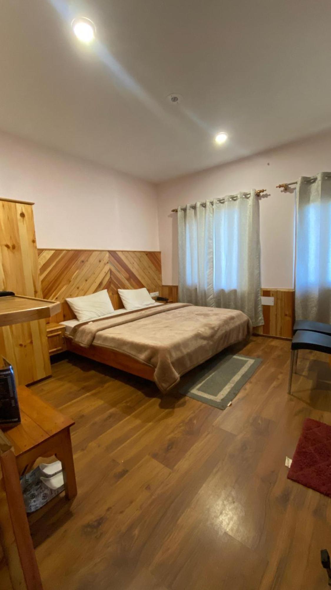 Aviyato Trimurti Guest house *