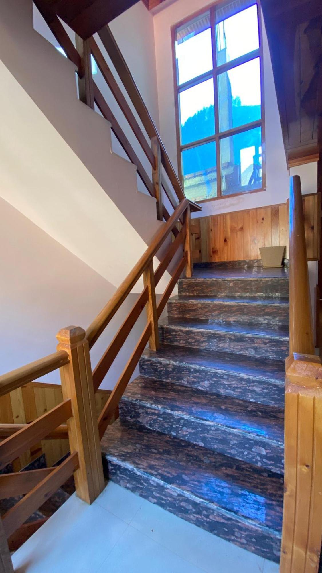 Guest house Aviyato Trimurti Manali (Himachal Pradesh)