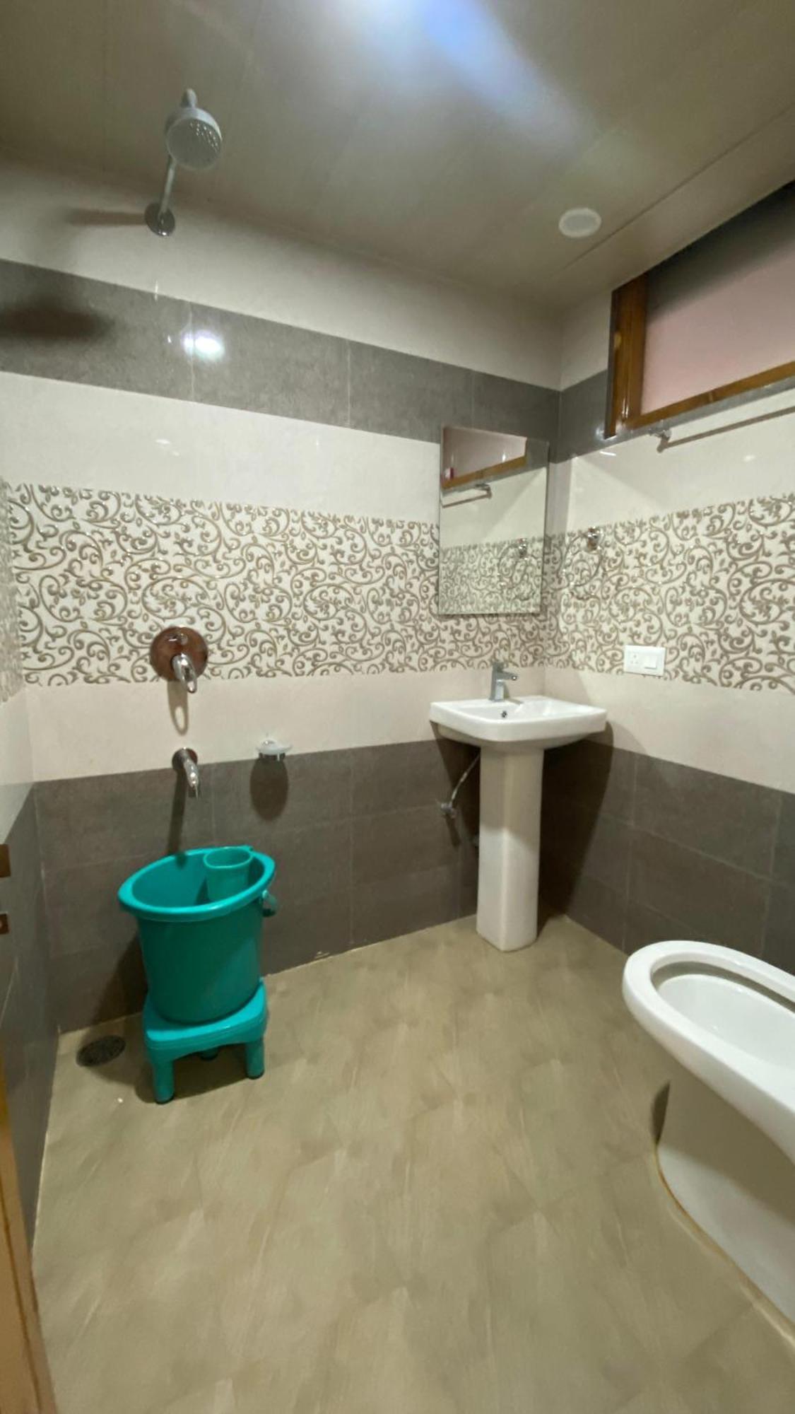 Aviyato Trimurti Guest house *