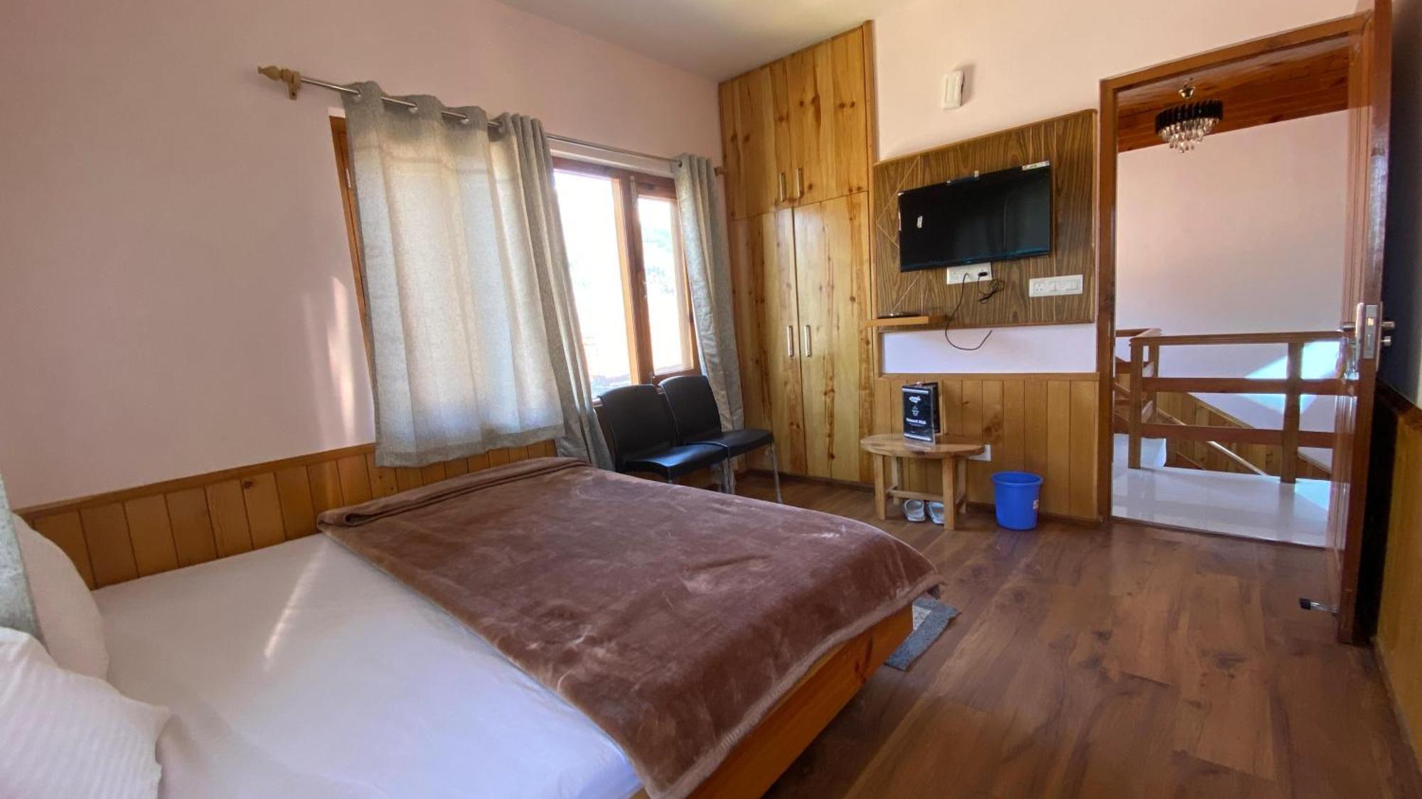 Aviyato Trimurti Guest house Manali (Himachal Pradesh)