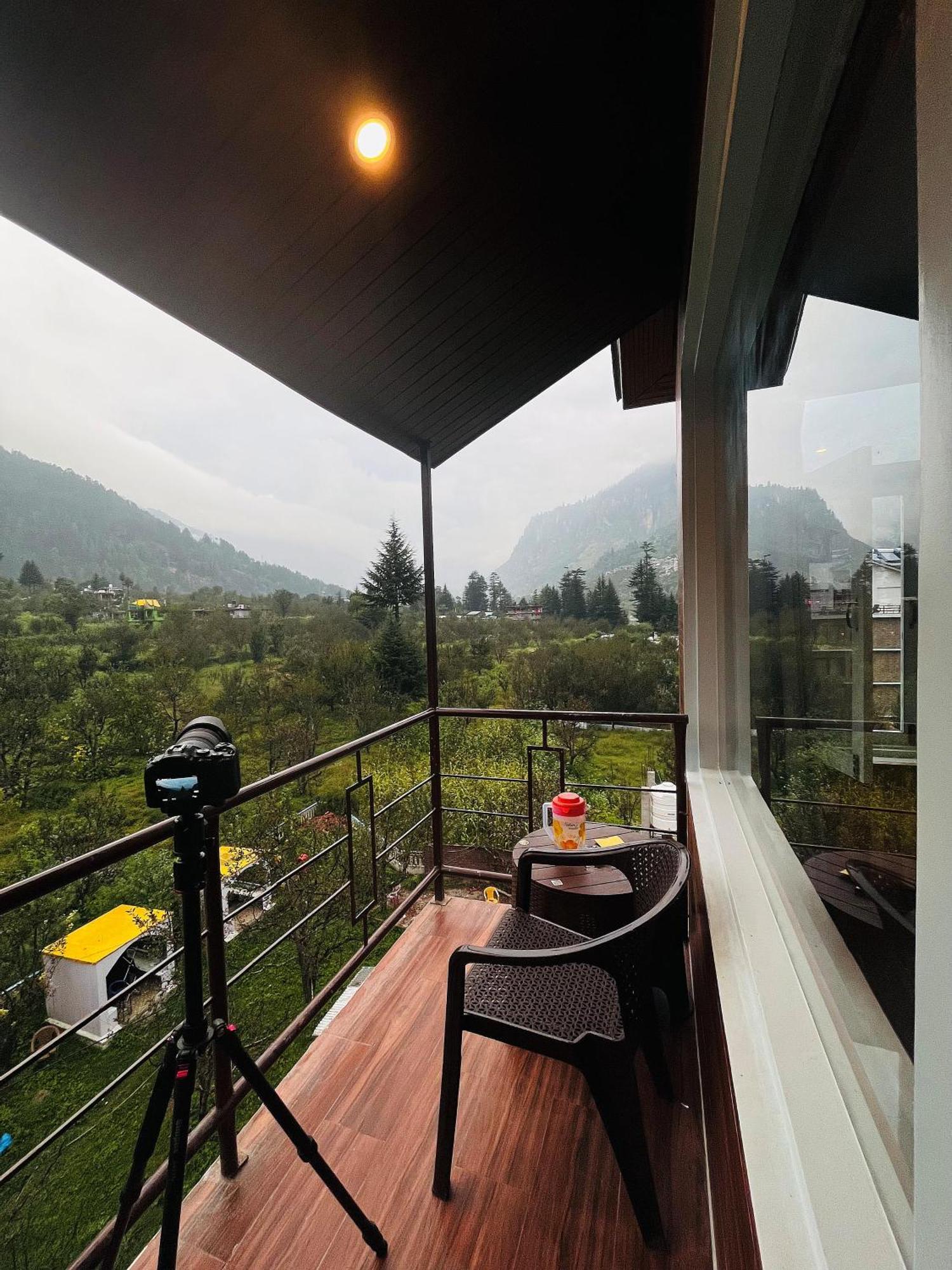Apple Flower Heritage * Manali (Himachal Pradesh)