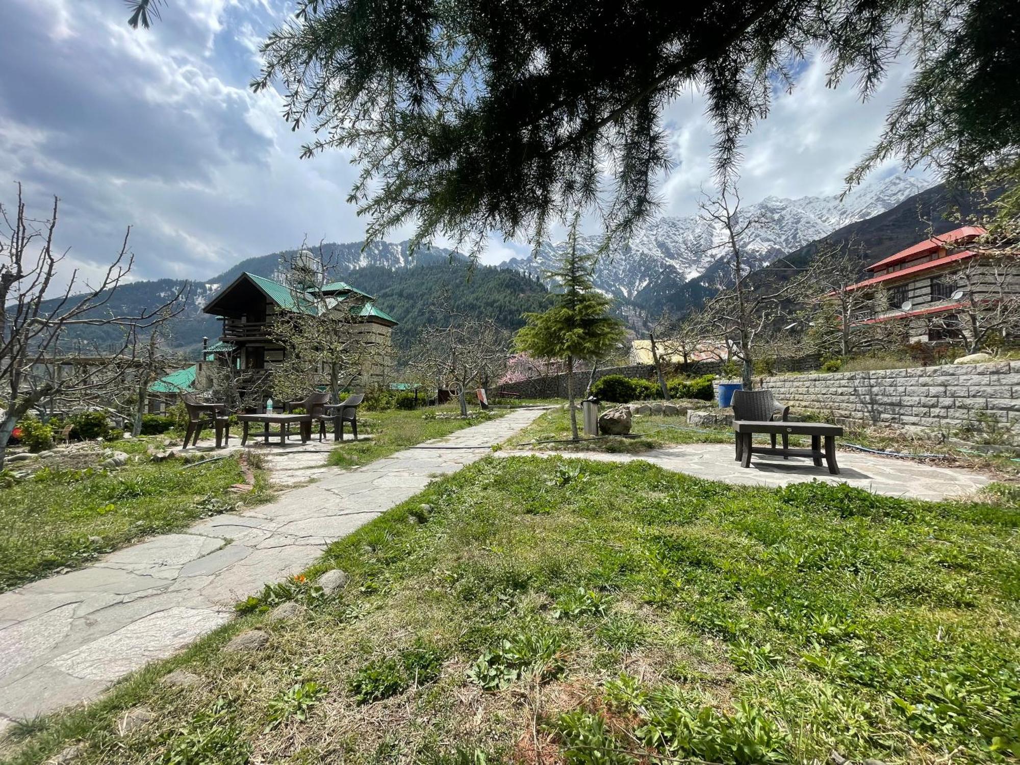 Heavens Retreat Hotel Manali (Himachal Pradesh)