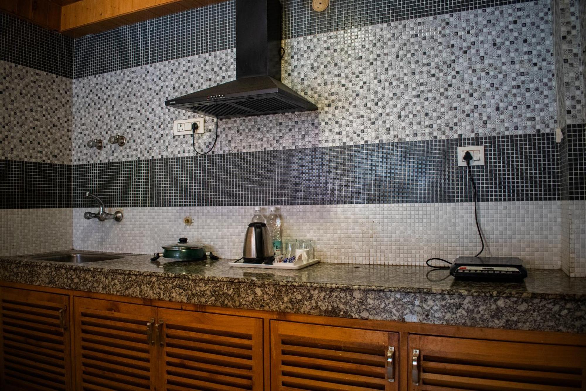 Cascade Mountain Retreat Bed & Breakfast Manali (Himachal Pradesh)