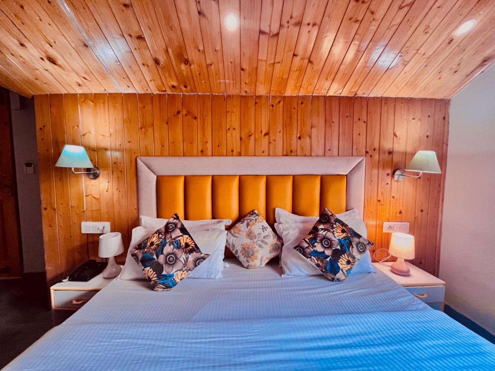 Hotel New Hadimba Palace - Mountain View With Premium Near Mall Road ,
