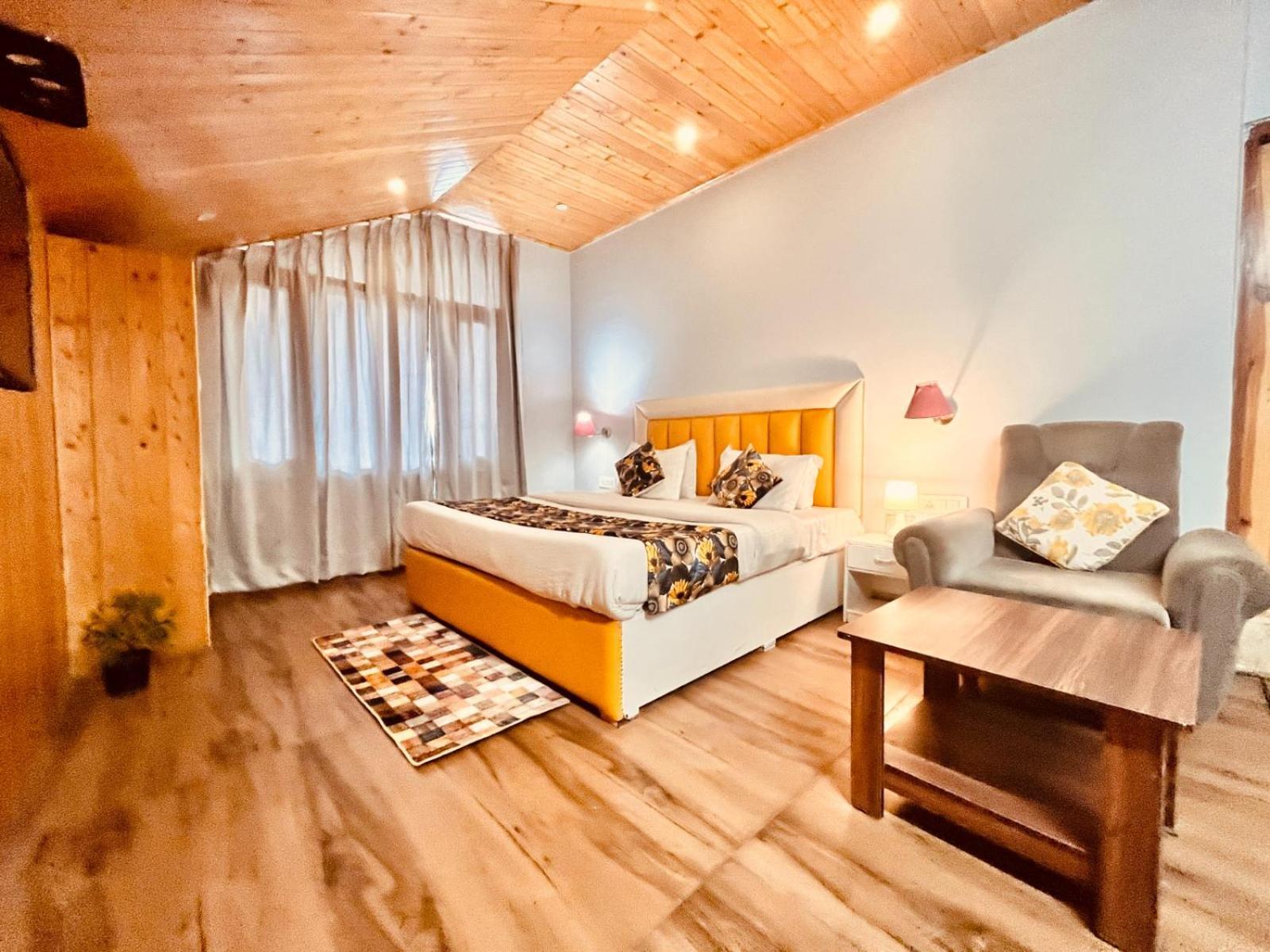 Hotel New Hadimba Palace - Mountain View With Premium Near Mall Road ,