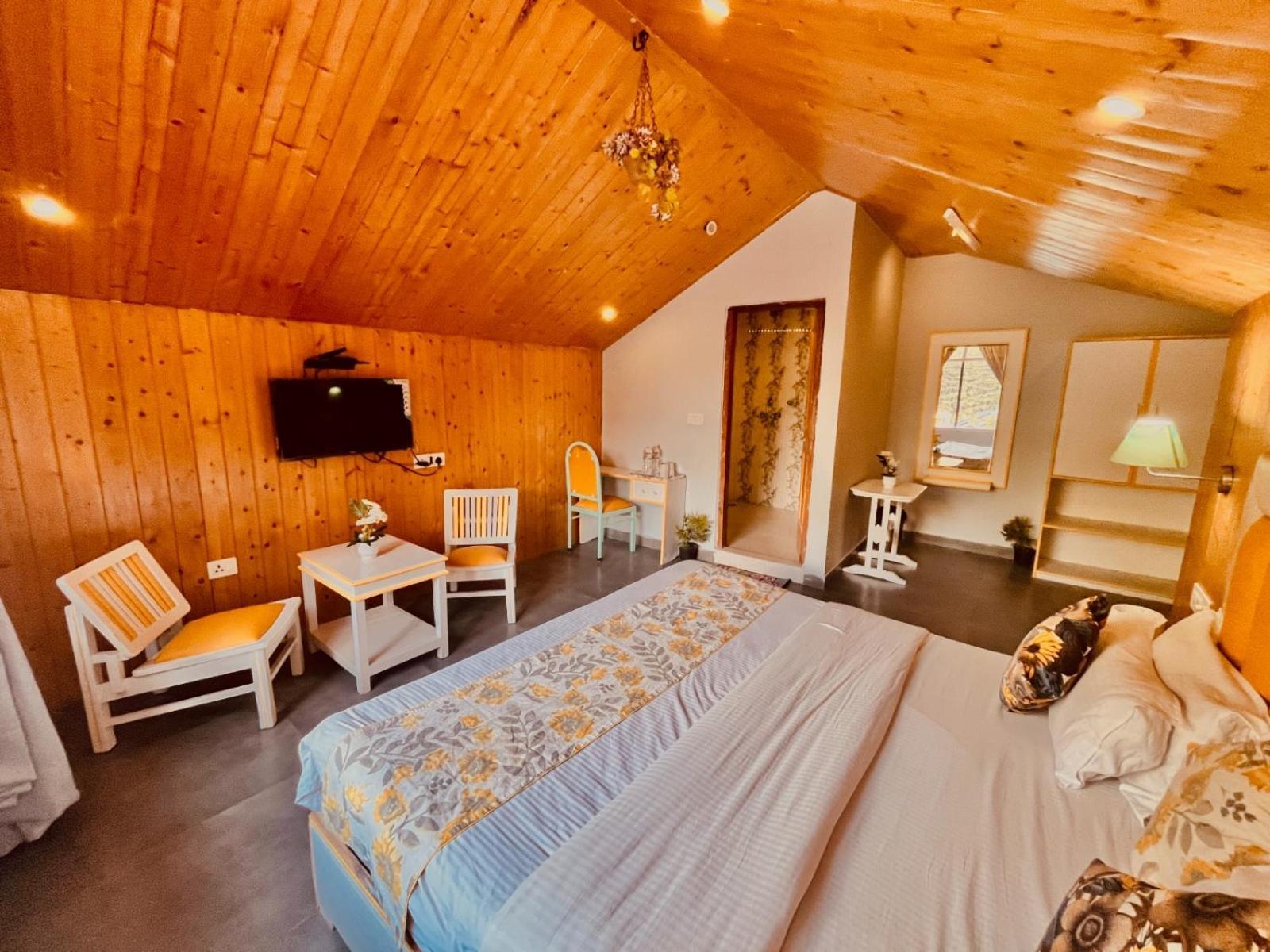 Hotel New Hadimba Palace - Mountain View With Premium Near Mall Road , Manali (Himachal Pradesh)