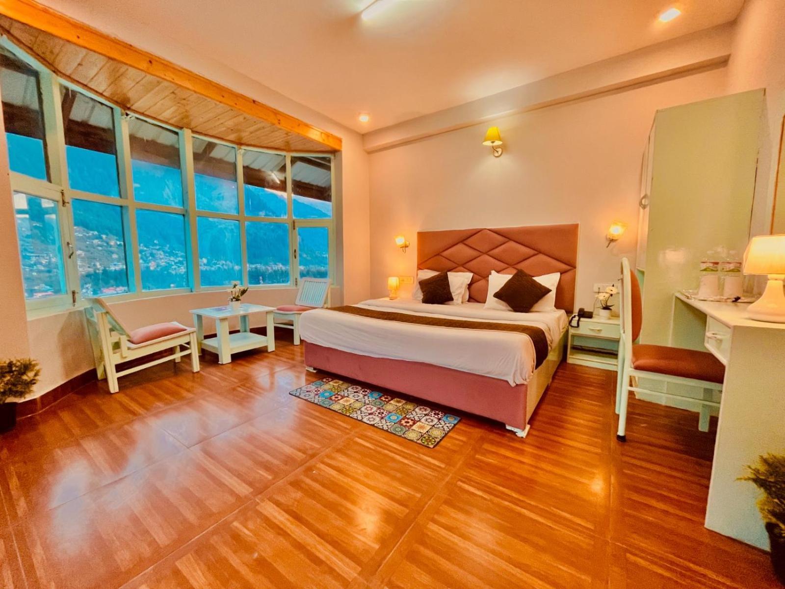 Hotel New Hadimba Palace - Mountain View With Premium Near Mall Road ,