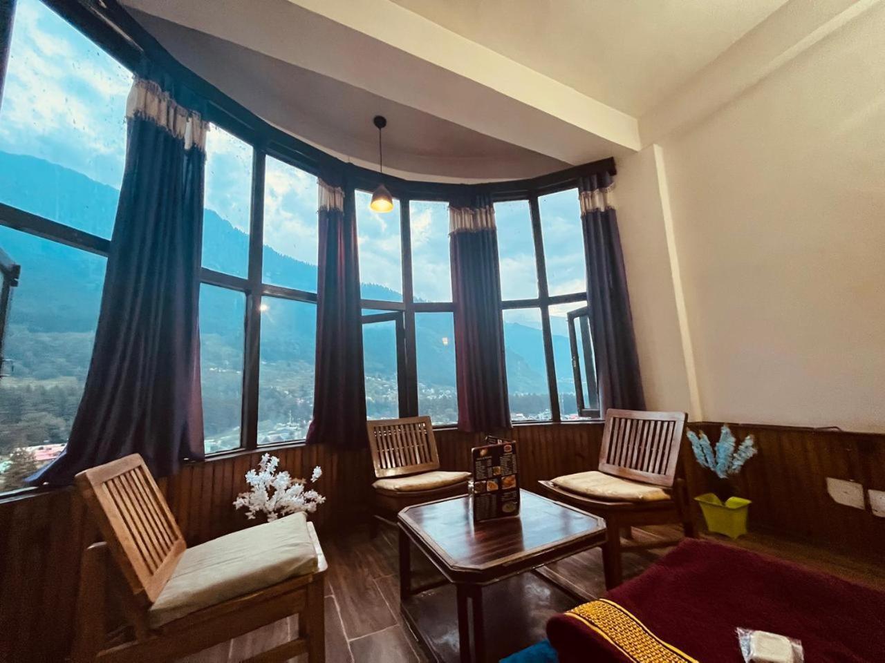 Hotel New Hadimba Palace - Mountain View With Premium Near Mall Road , 3*