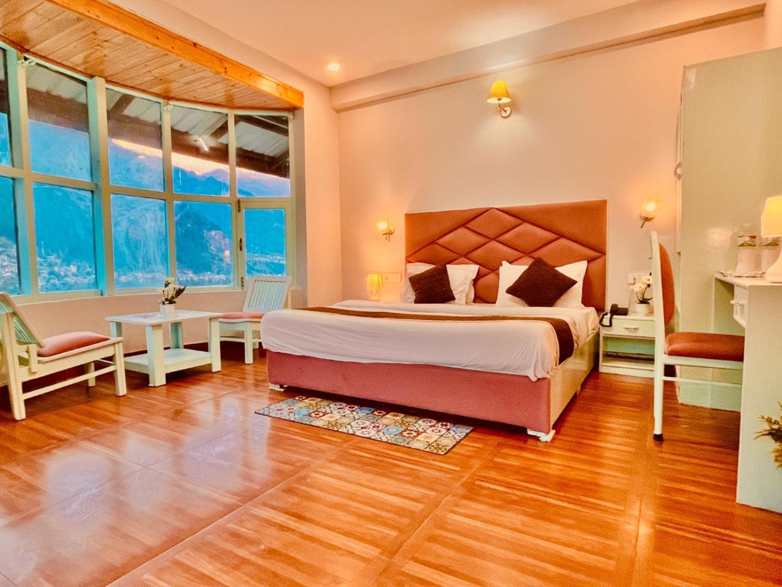 New Hadimba Palace - Mountain View With Premium Near Mall Road , Hotel