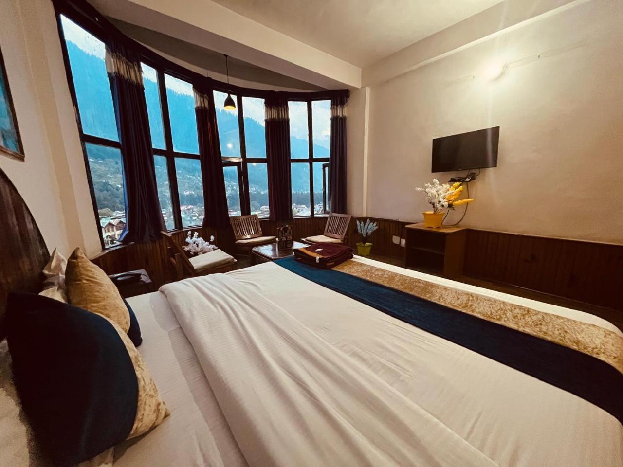 Hotel New Hadimba Palace - Mountain View With Premium Near Mall Road , Manali (Himachal Pradesh)
