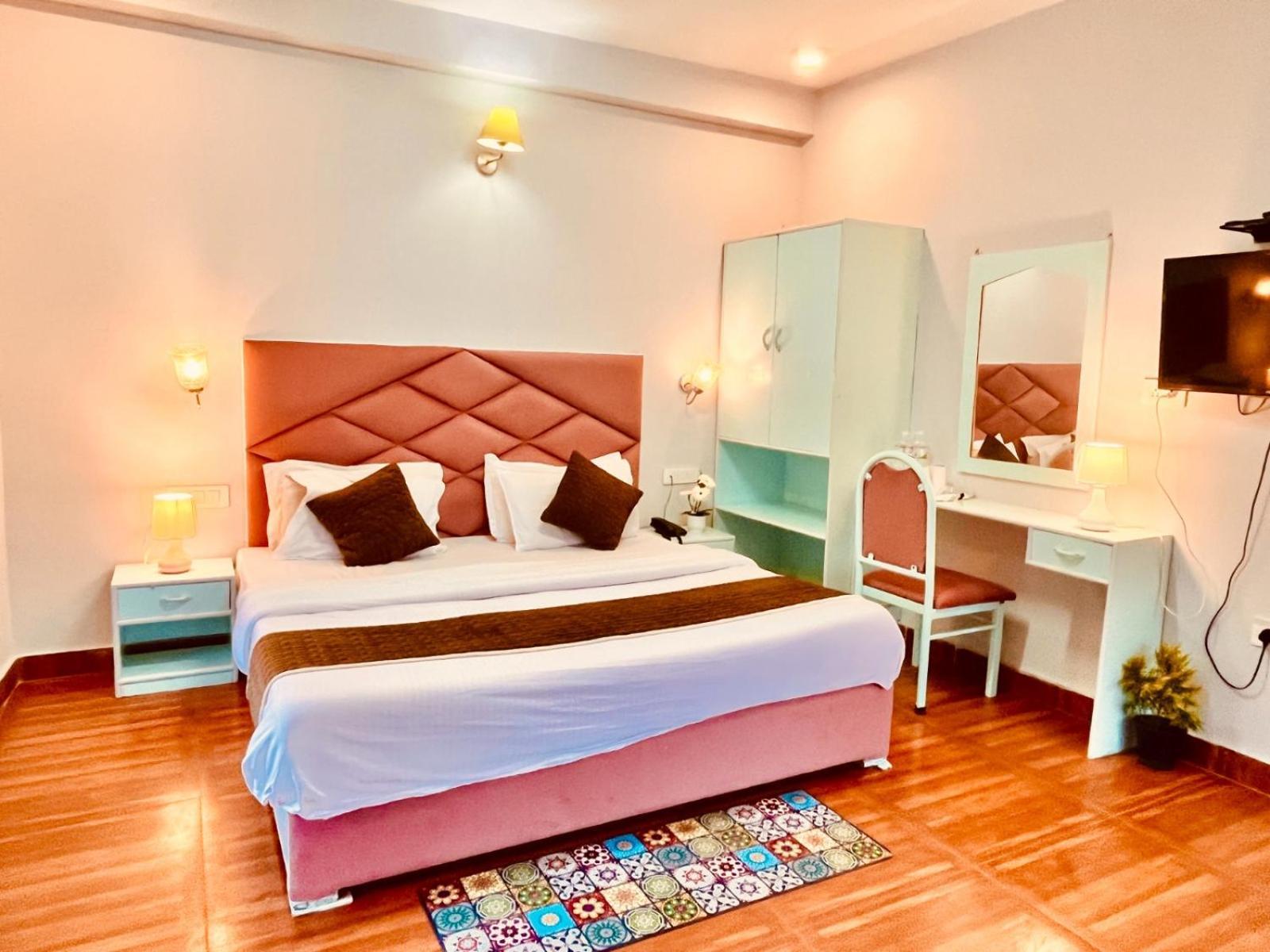 New Hadimba Palace - Mountain View With Premium Near Mall Road , Hotel