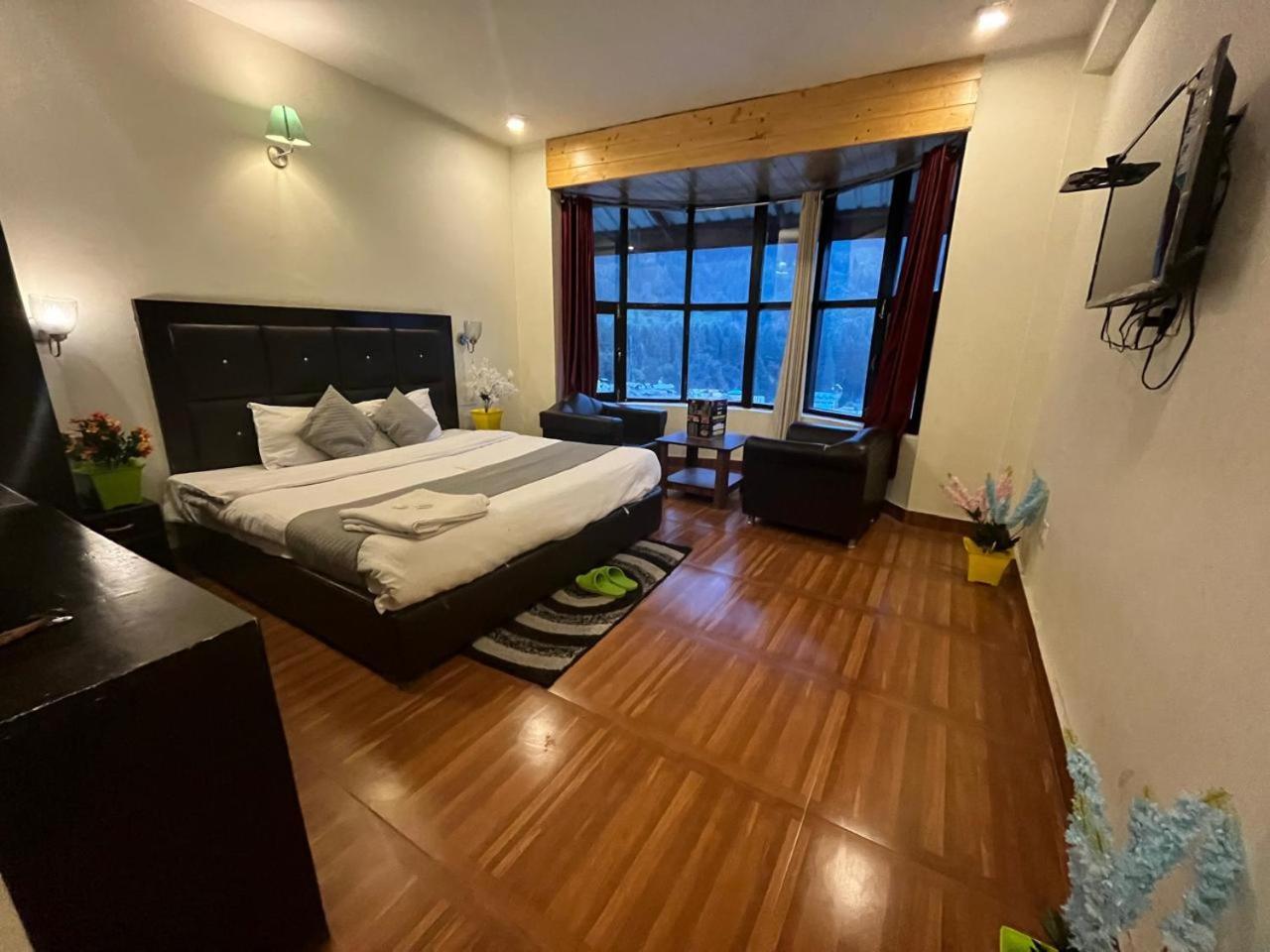 New Hadimba Palace - Mountain View With Premium Near Mall Road , Hotel 3*