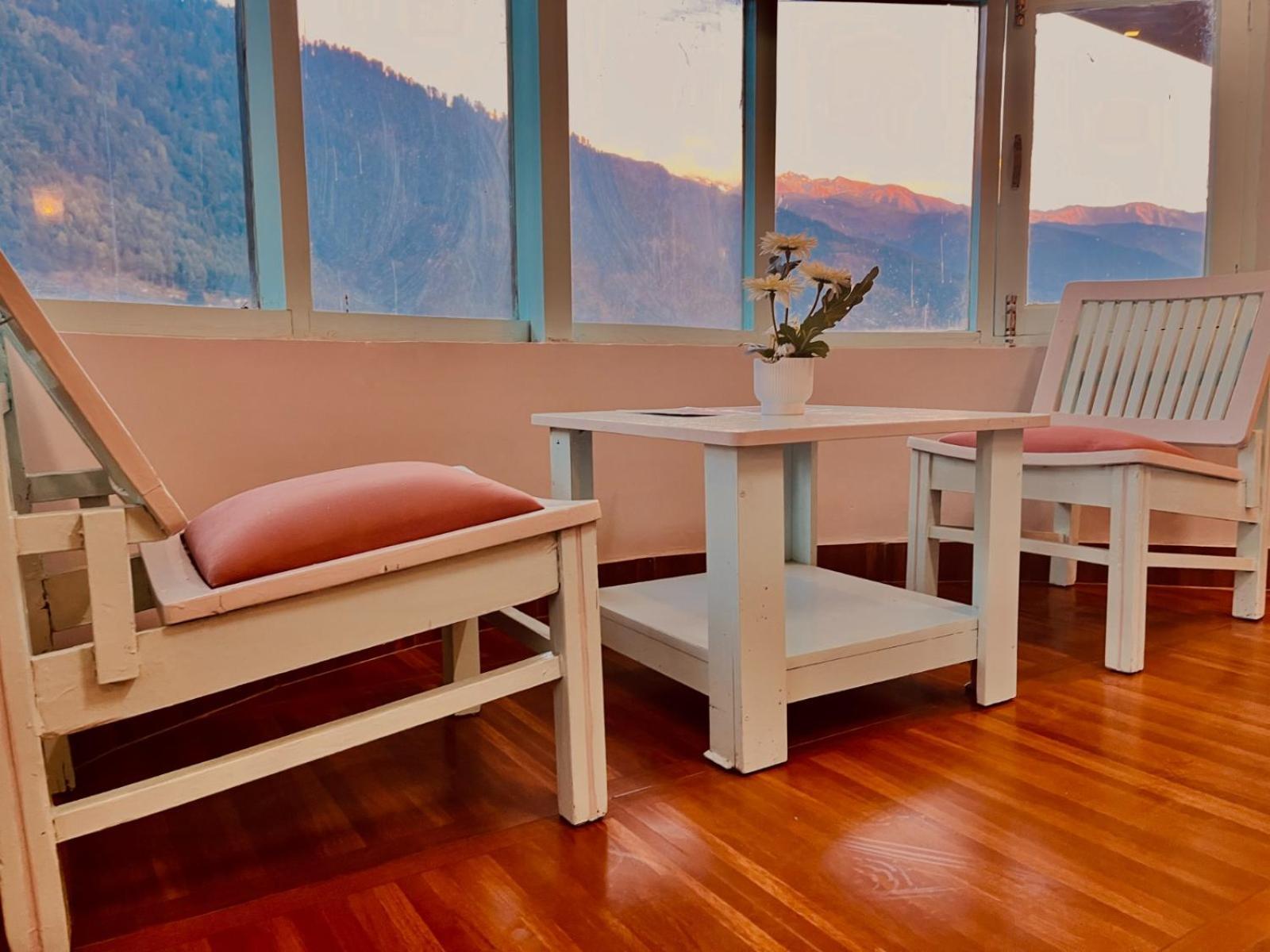 Hotel New Hadimba Palace - Mountain View With Premium Near Mall Road , 3*