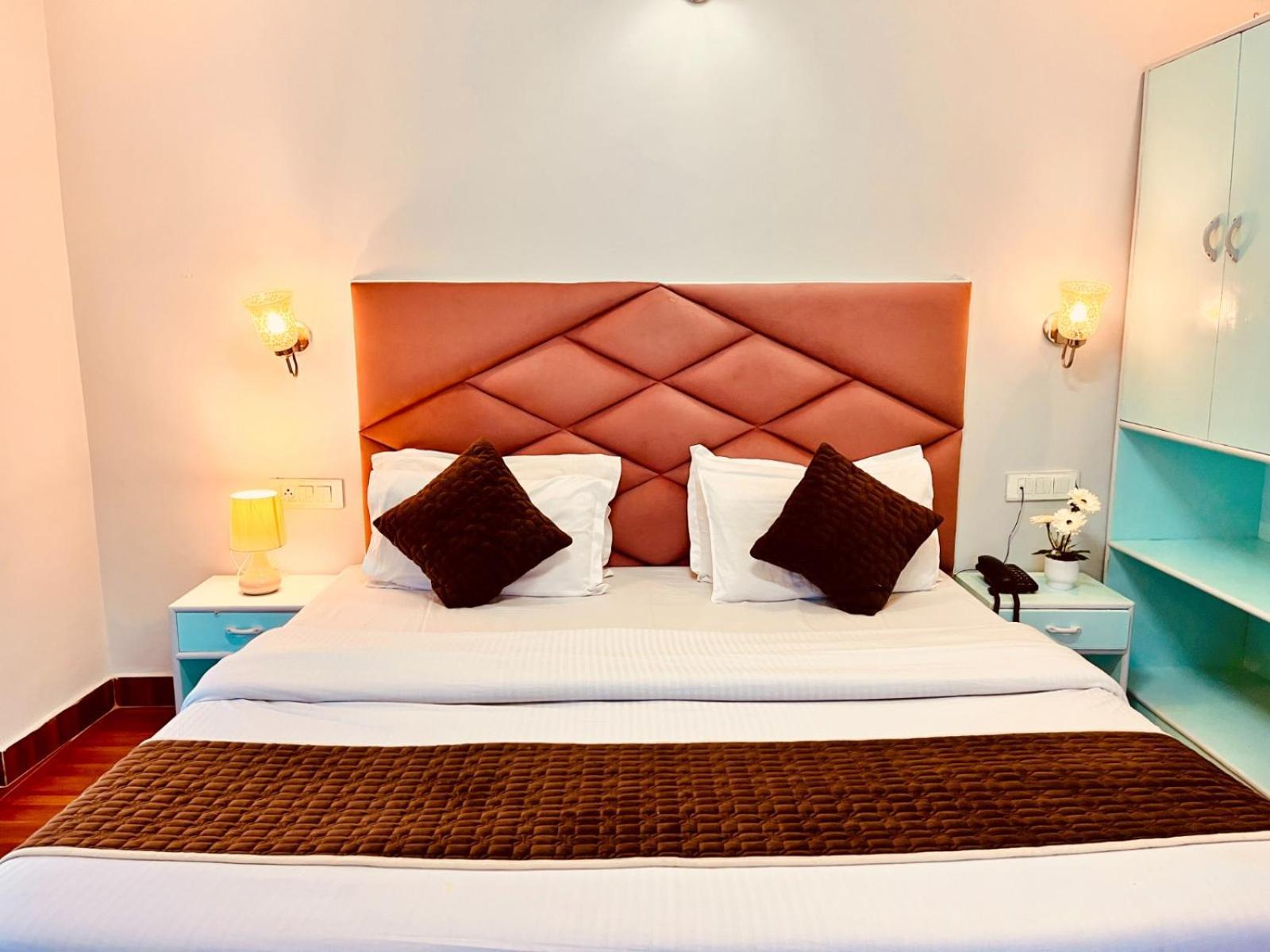Hotel New Hadimba Palace - Mountain View With Premium Near Mall Road ,