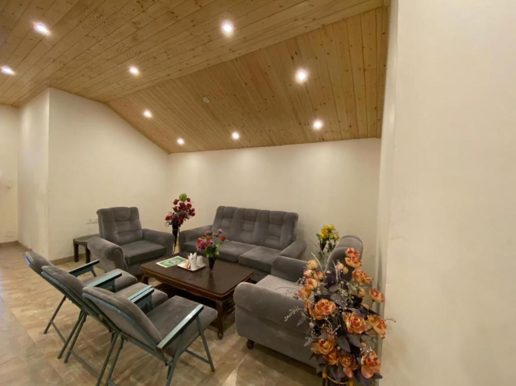 Hotel New Hadimba Palace - Mountain View With Premium Near Mall Road , Manali (Himachal Pradesh)