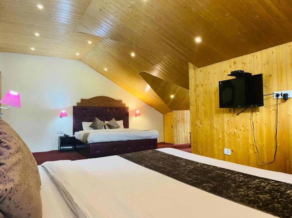 Hotel New Hadimba Palace - Mountain View With Premium Near Mall Road , 3*