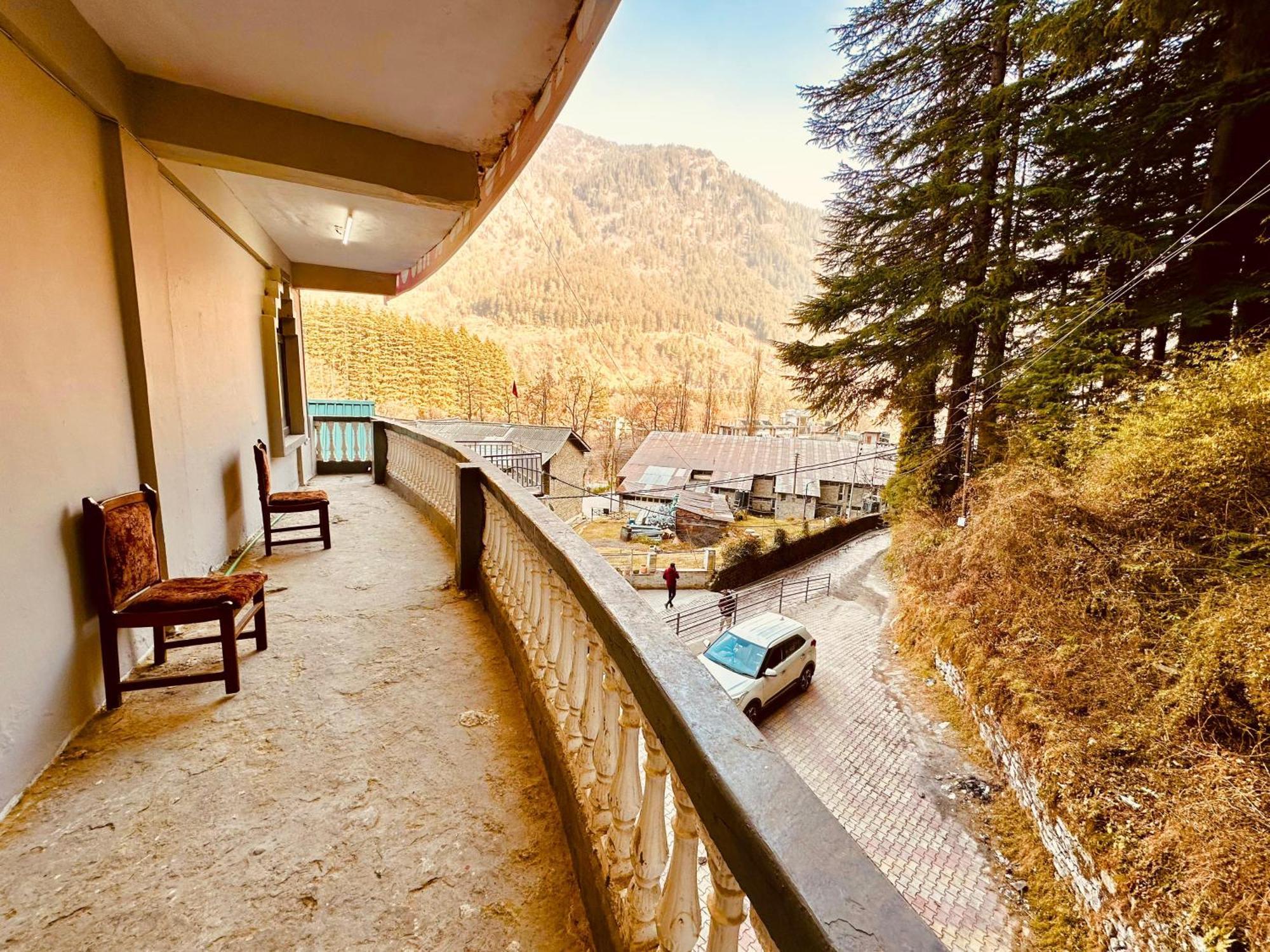 D Kanchan Hotel