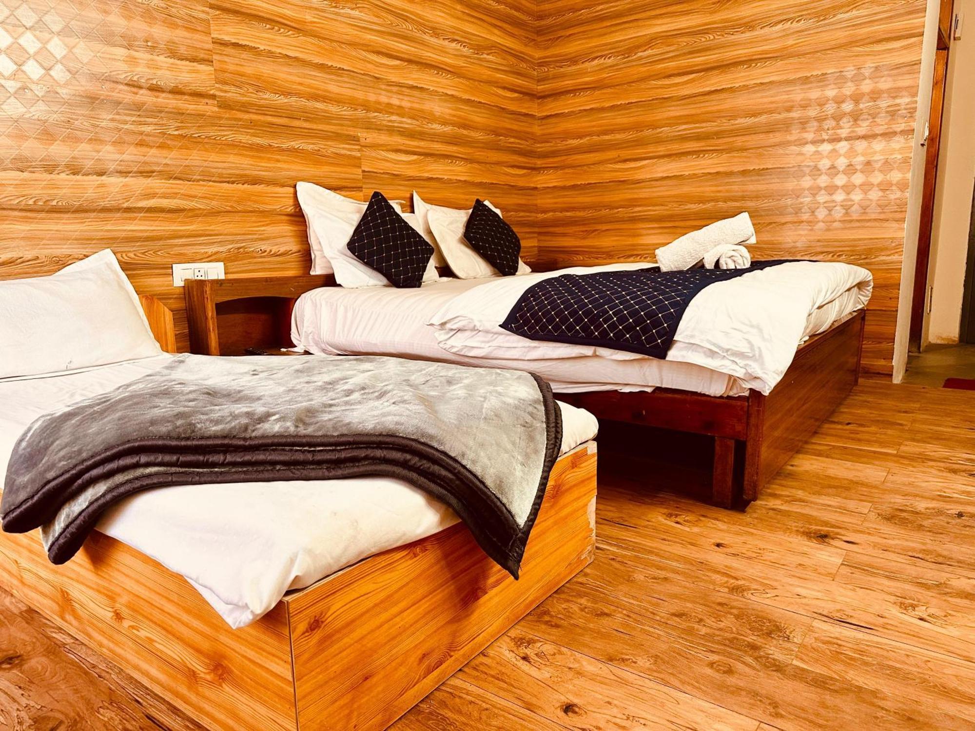 D Kanchan Hotel