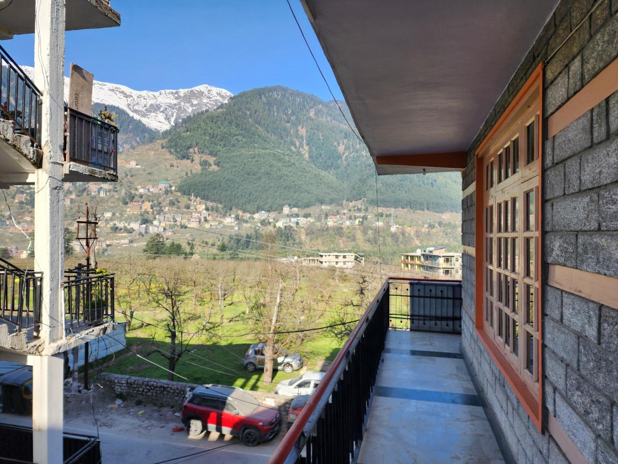 Kundan And Restaurant Hotel