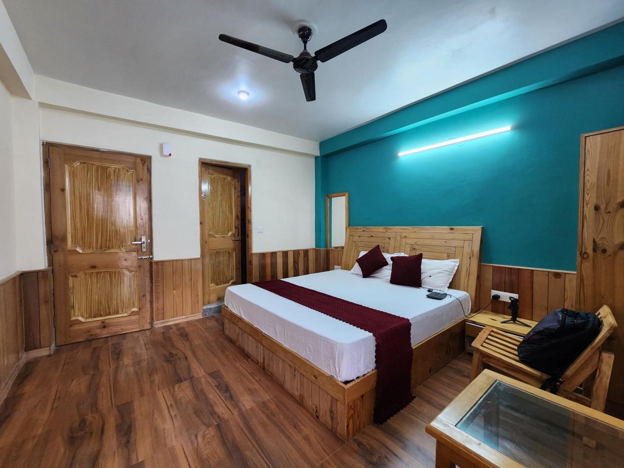 Kundan And Restaurant Hotel 3*