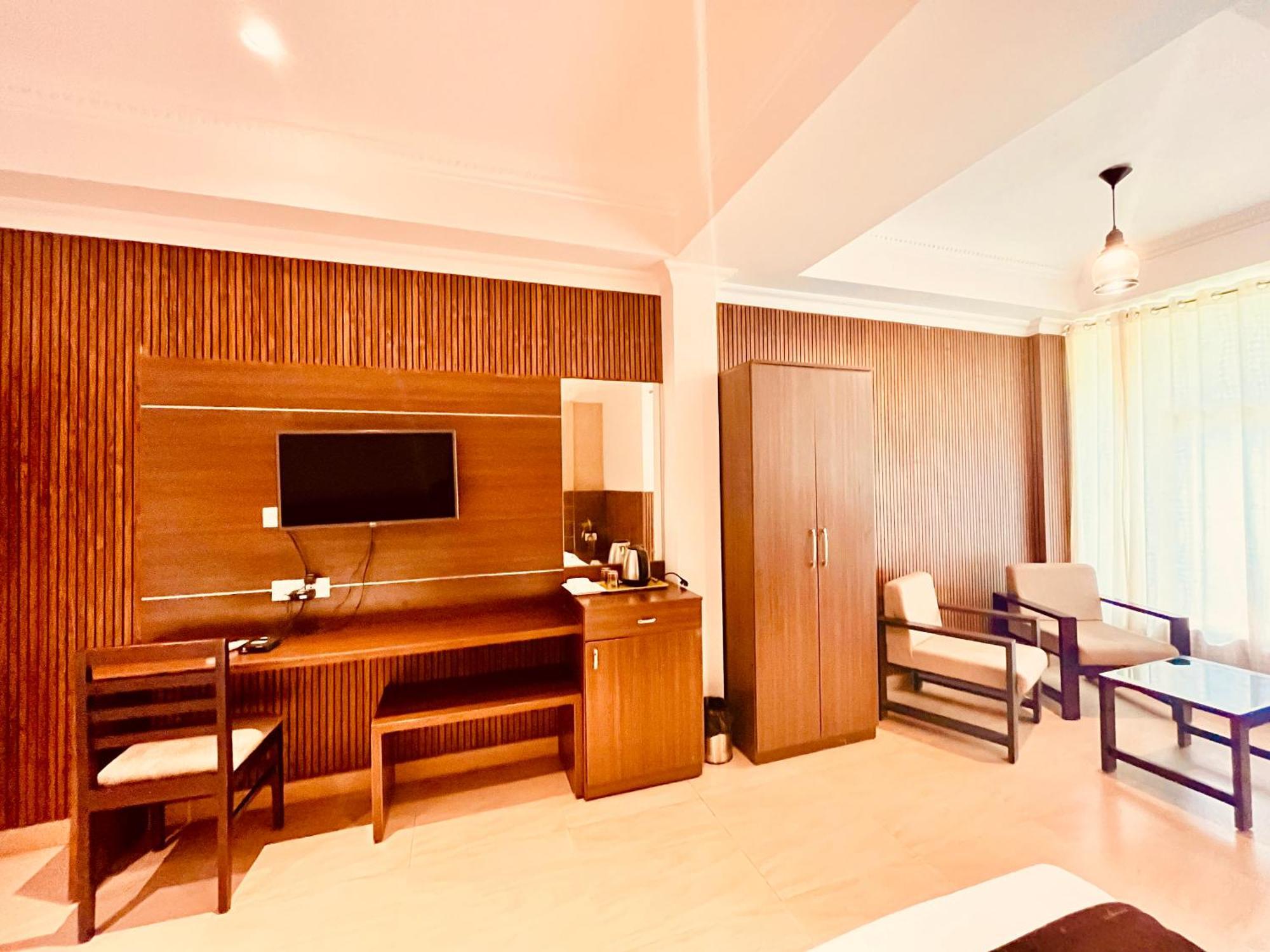 Outtown - #near Mall Road #premium #parking #lift #open Terrace #cafe #guest Preferred 4* Manali (Himachal Pradesh)