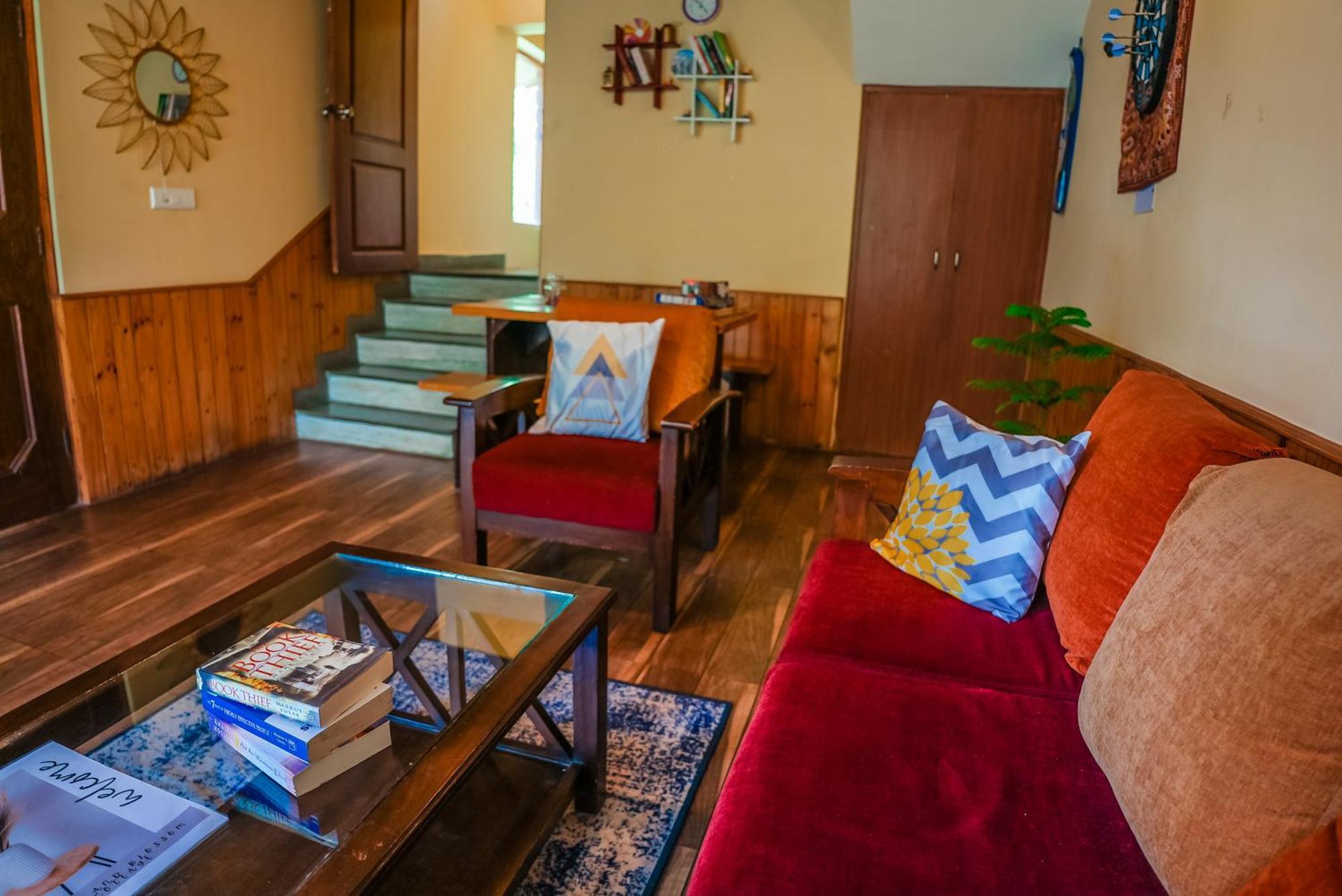 4 Bedroom Luxury In With Beautiful Scenic Mountain & Orchard View 4* Manali (Himachal Pradesh)