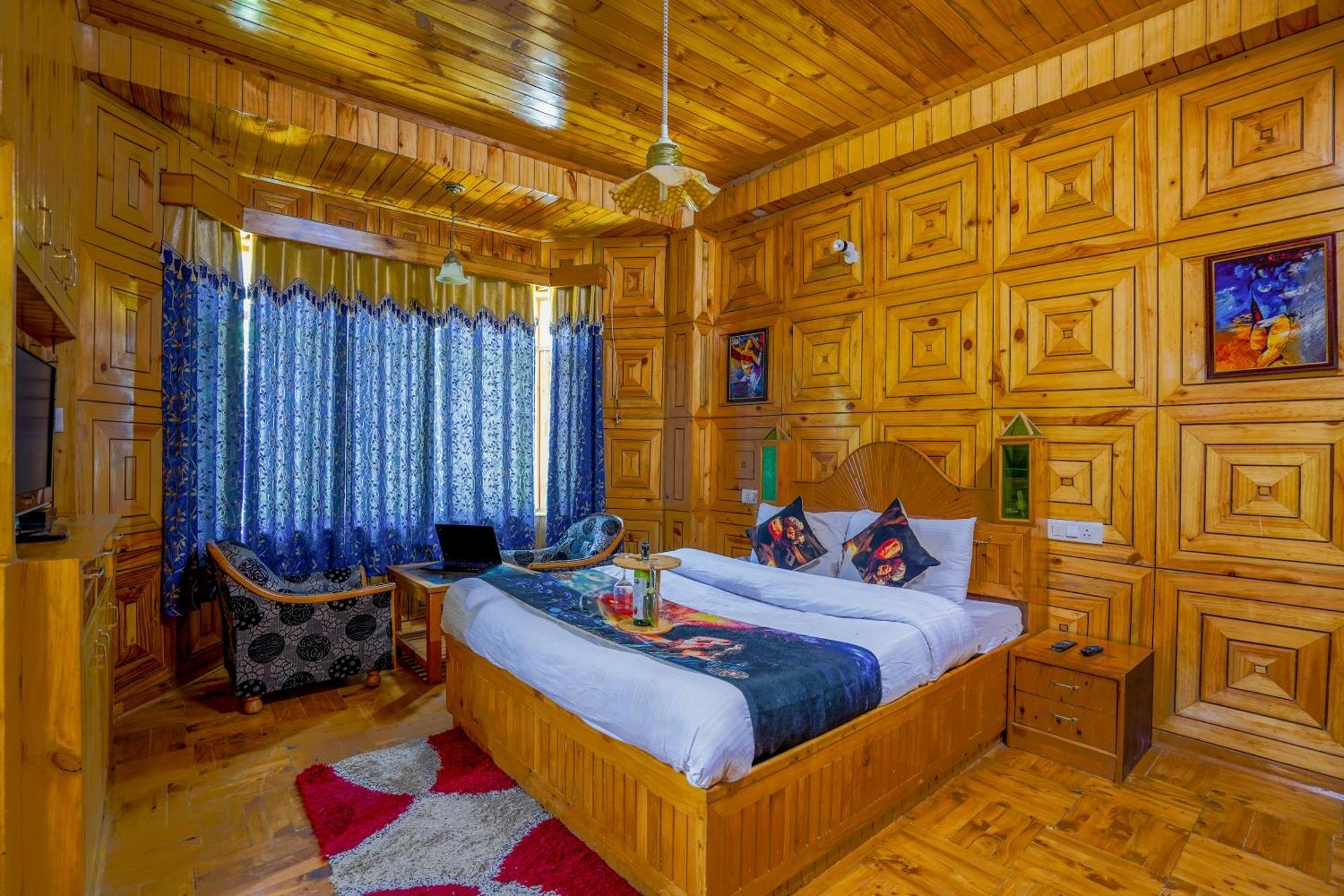 4 Bedroom Luxury In With Beautiful Scenic Mountain & Orchard View Hotel 4*