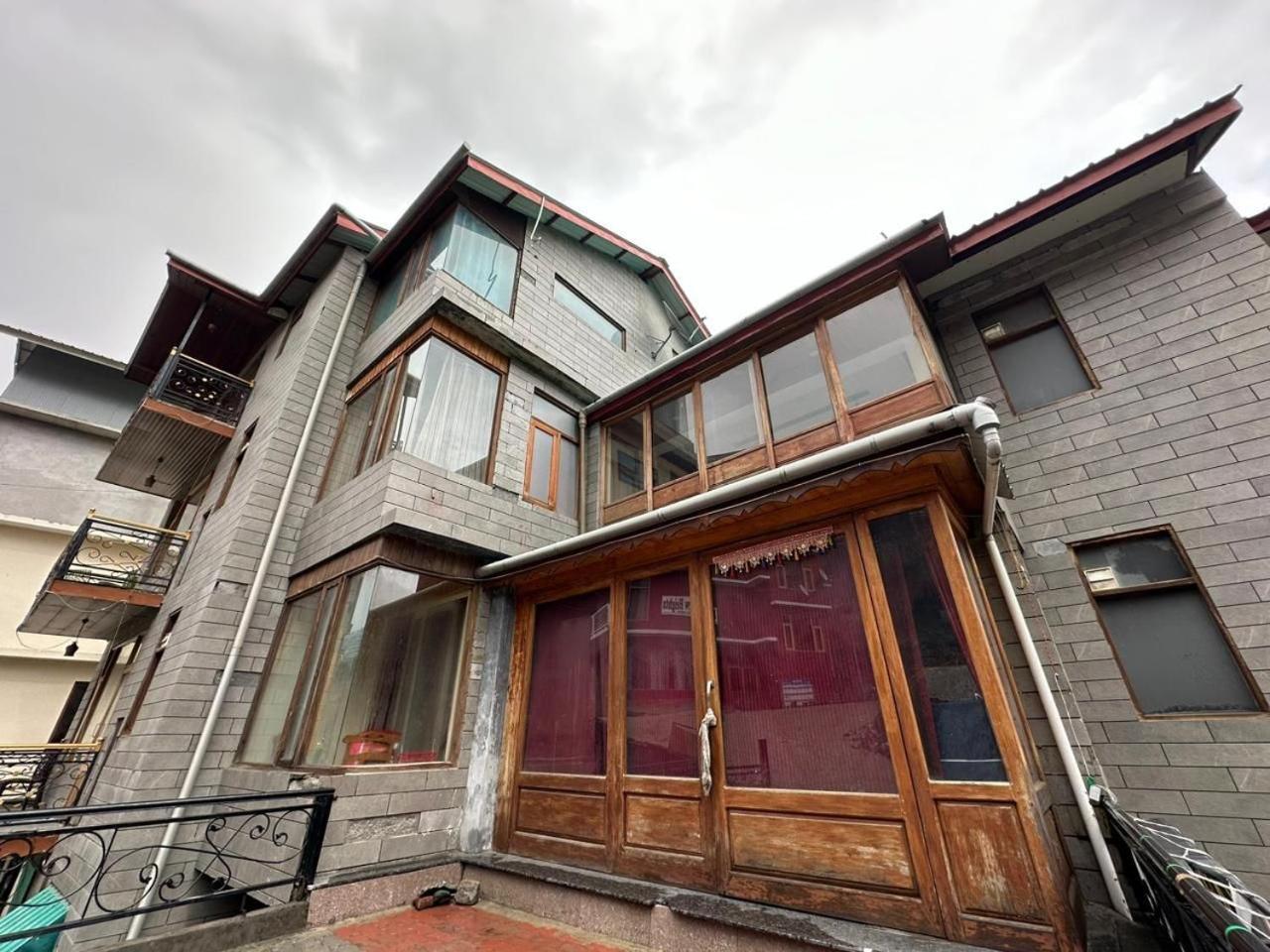Hotel Tanglewood Manali (Himachal Pradesh)