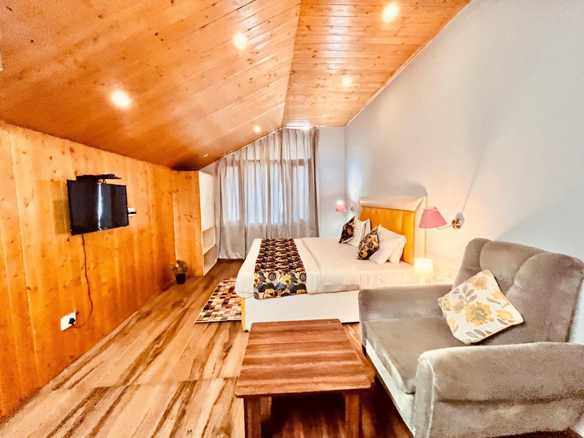 The Hadimba Palace, 4* Manali (Himachal Pradesh)