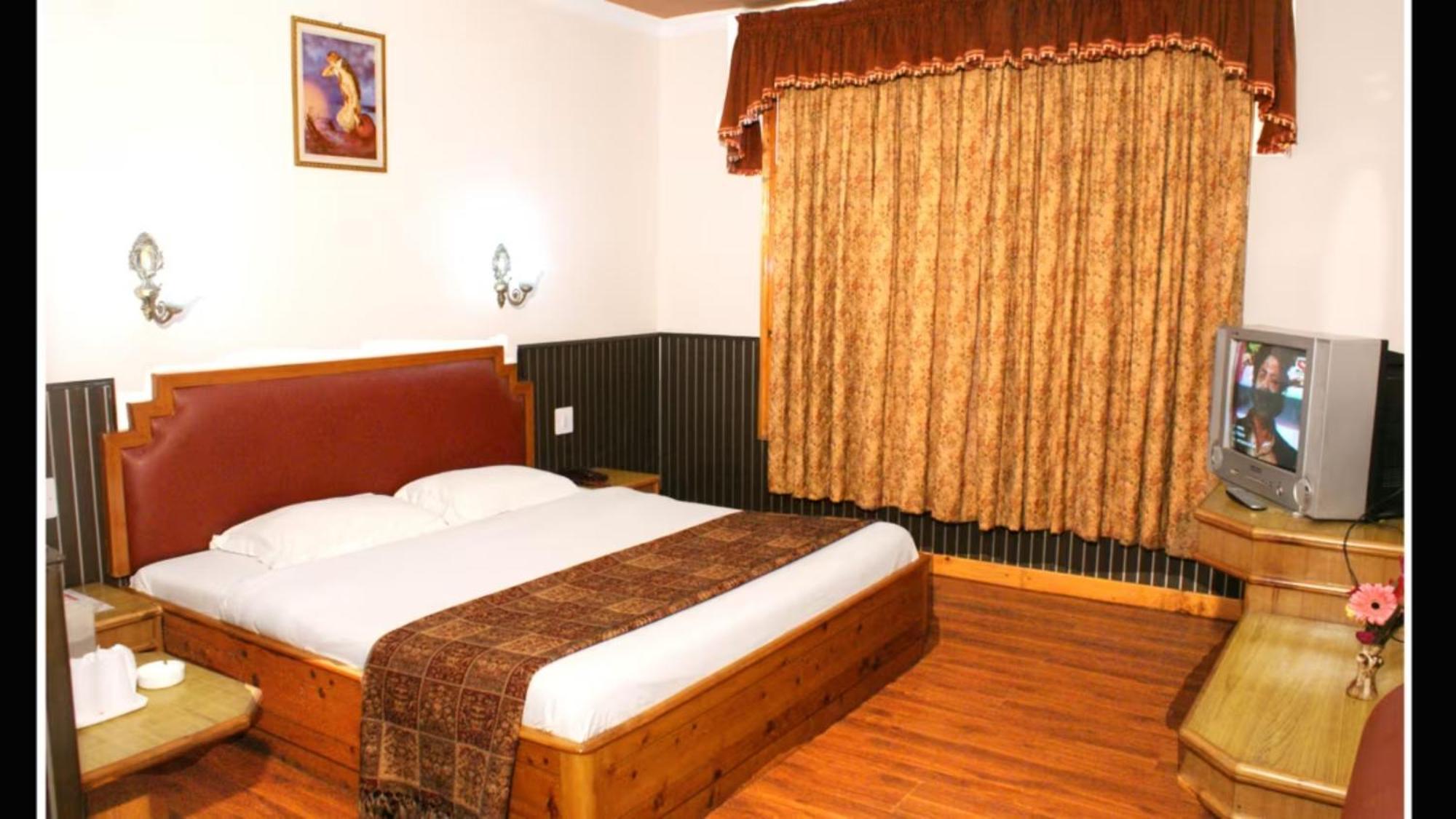 Hotel Premium Jupiter Near Hidimba Devi Temple - Free Parking - Restaurant - Facilities - Service Available - Vacation With Family - In 4*