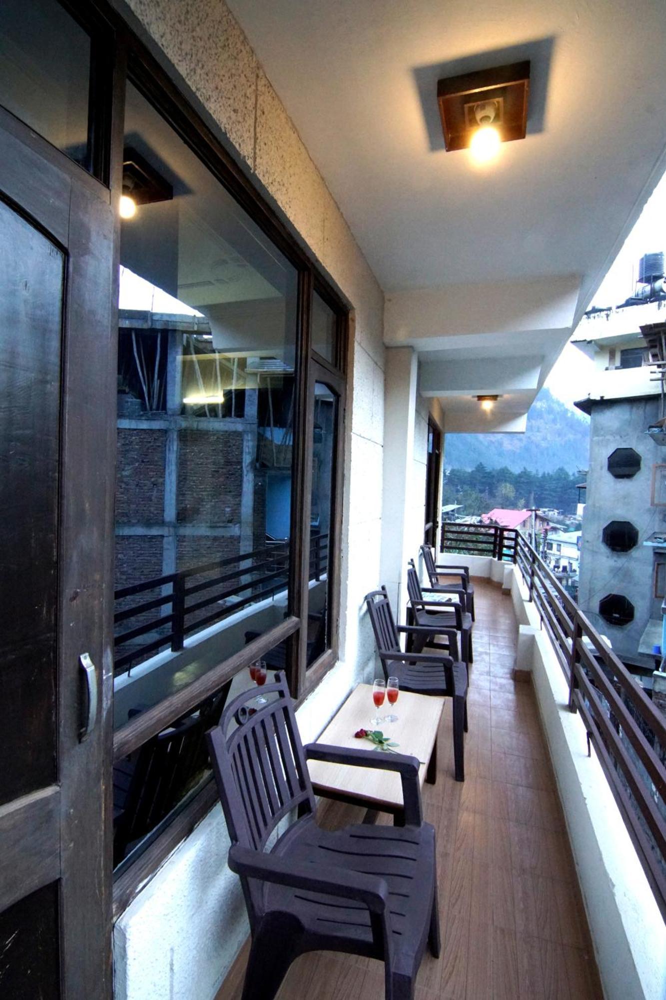 Daddy's Near Gurudwara And Hadimba Devi Temple - Premium Hotel Manali (Himachal Pradesh)