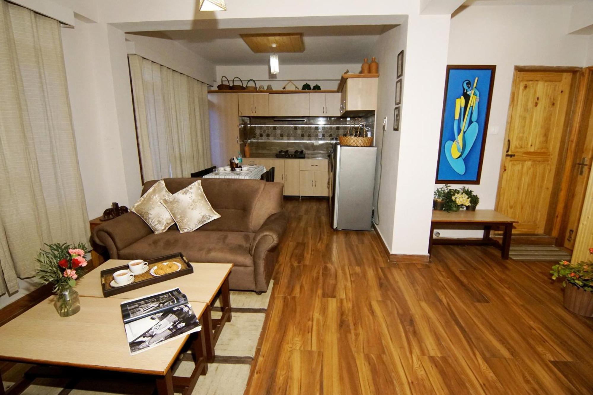 Hotel Daddy's Near Gurudwara And Hadimba Devi Temple - Premium Manali (Himachal Pradesh)