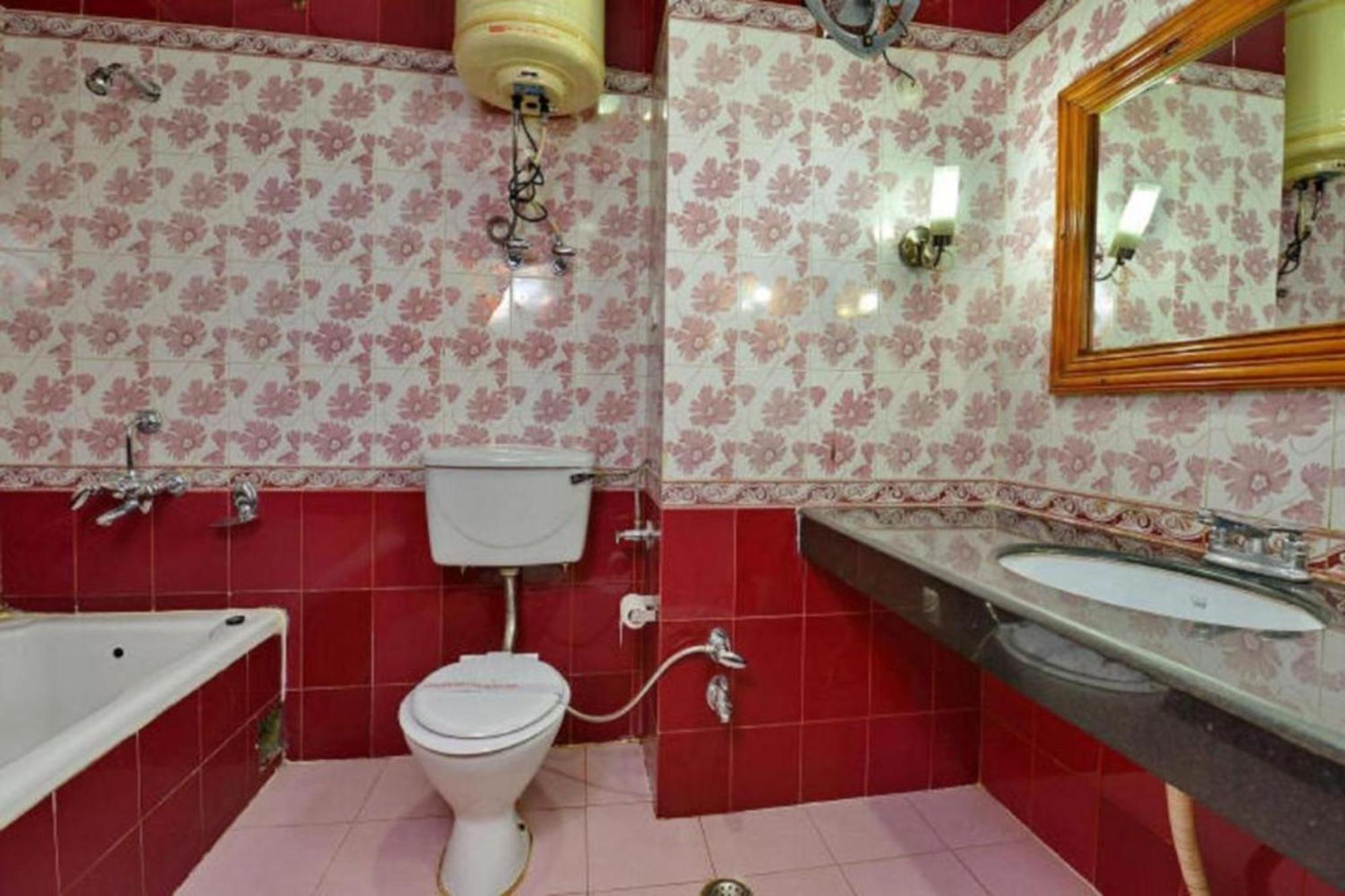 Premium Jupiter Near Hidimba Devi Temple - Free Parking - Restaurant - Facilities - Service Available - Vacation With Family - In 4* Manali (Himachal Pradesh)