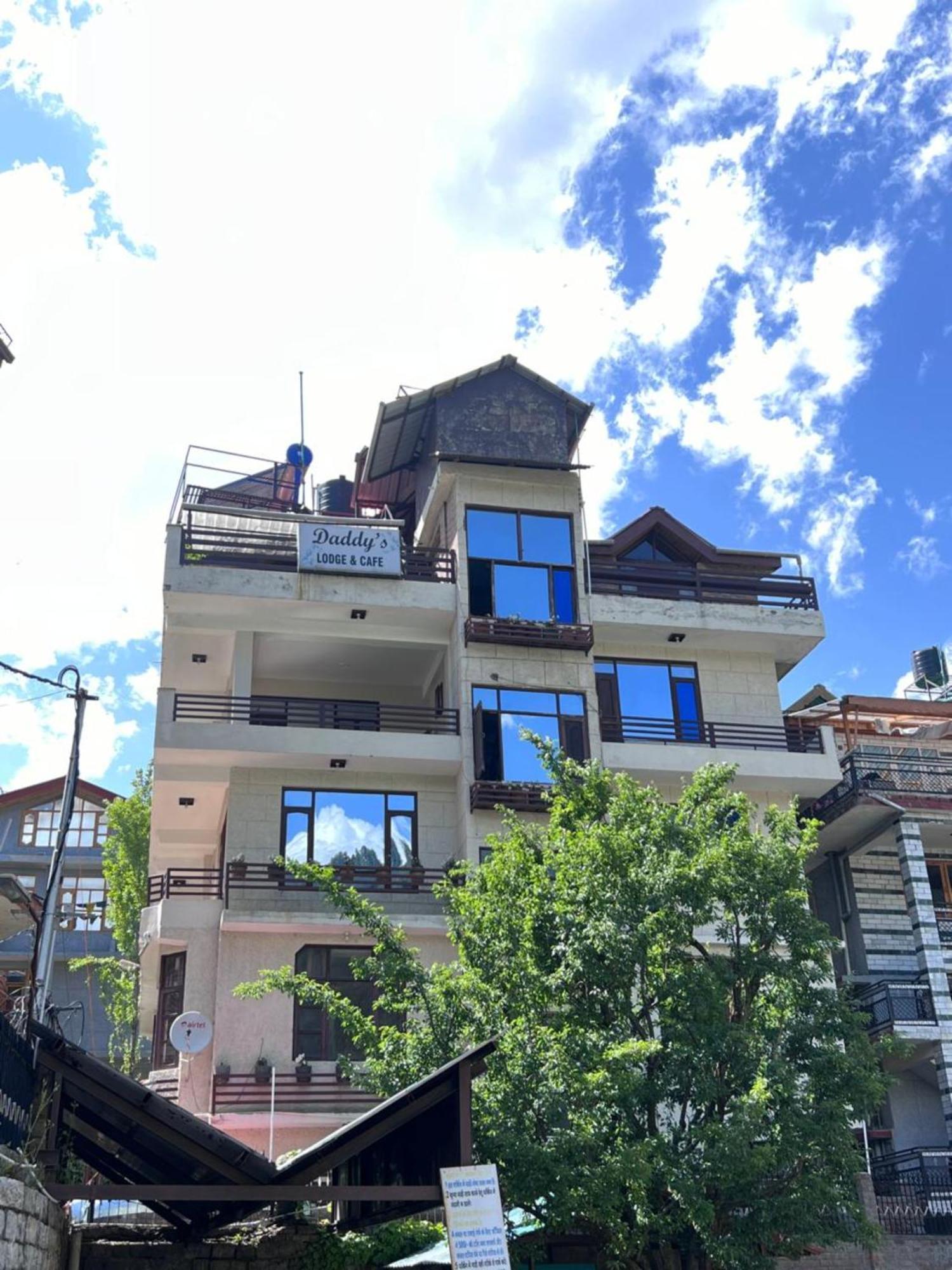 Daddy's Near Gurudwara And Hadimba Devi Temple - Premium Hotel