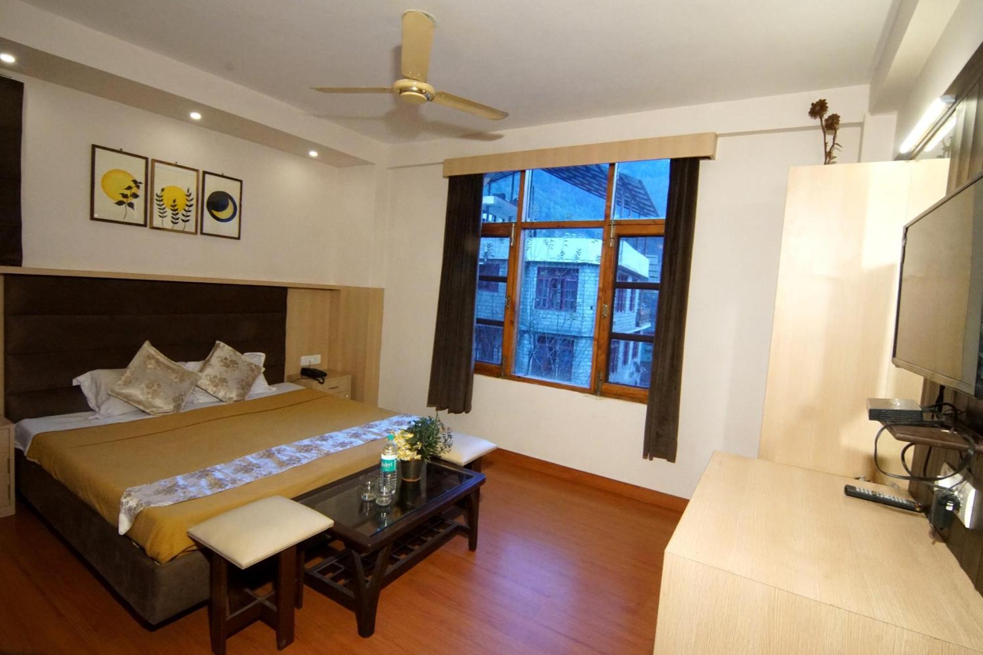 Daddy's Near Gurudwara And Hadimba Devi Temple - Premium Hotel Manali (Himachal Pradesh)