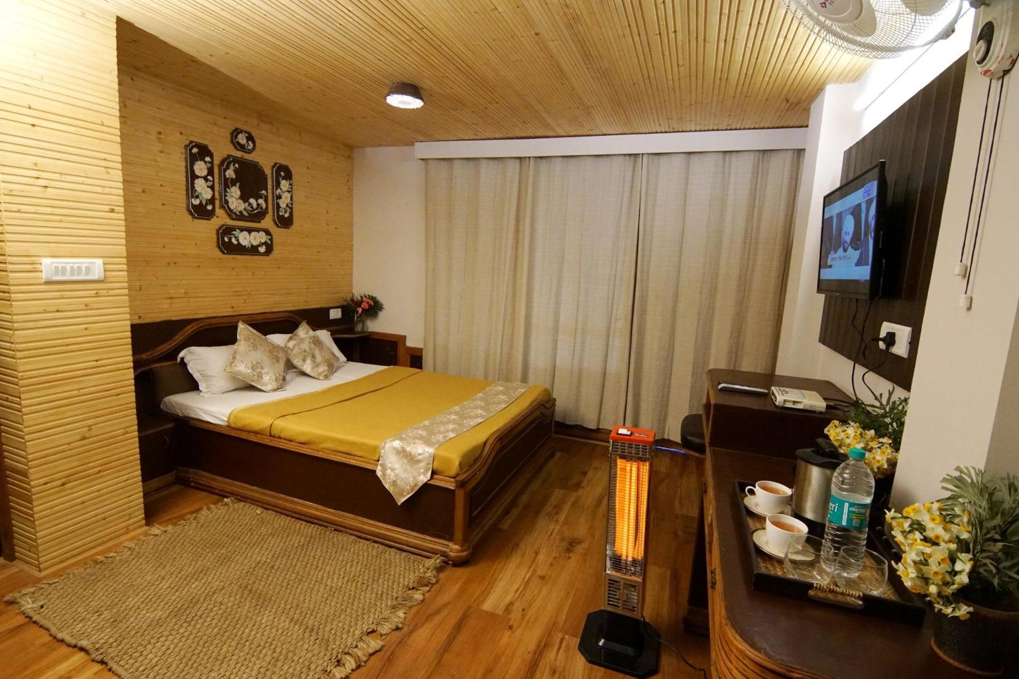 Daddy's Near Gurudwara And Hadimba Devi Temple - Premium Hotel Manali (Himachal Pradesh)