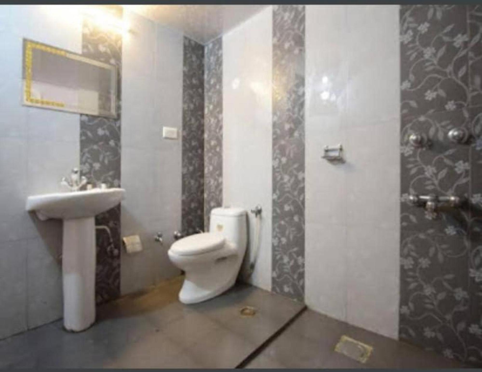 Premium Kalinga Inter Continental - Newly Decorated - Wifi - Service - Parking Available - Luxury In Hotel Manali (Himachal Pradesh)