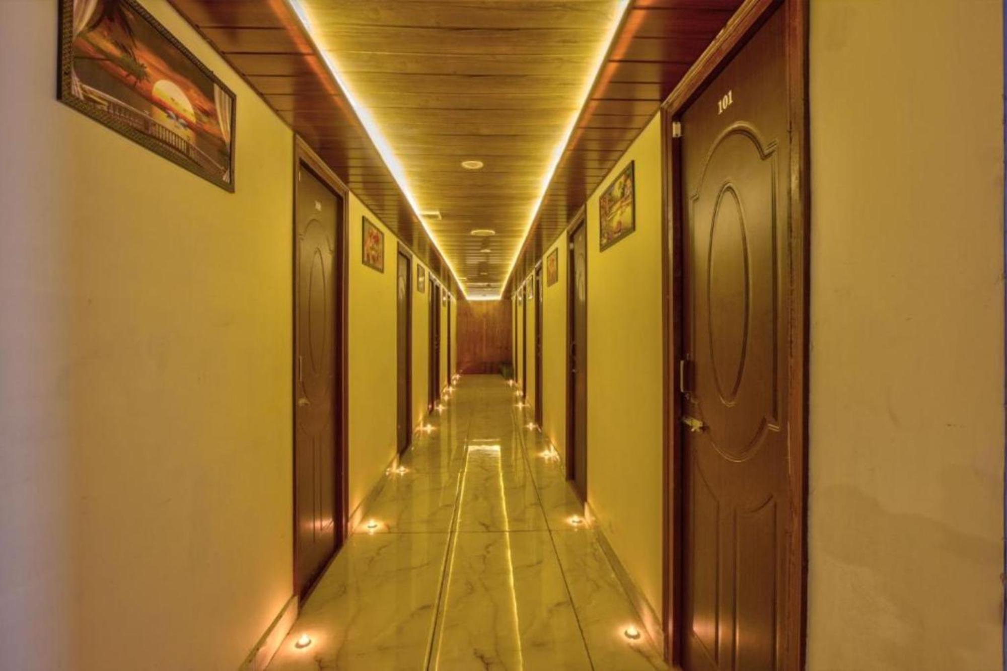 Premium I-bex Near Durga Temple - Restaurant - - Facilities - In Hotel 4*