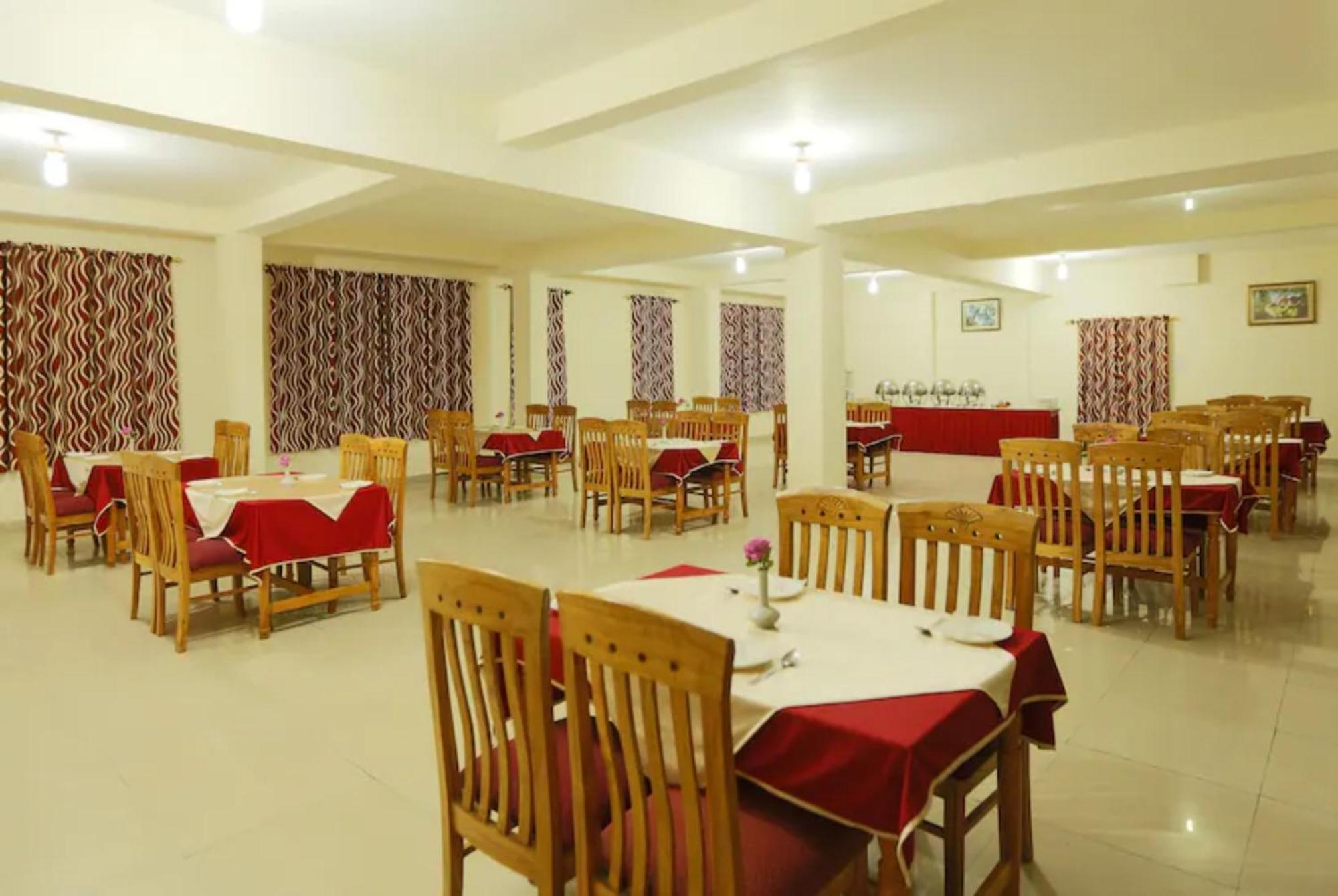 Premium New Ambika International - Jungle Safari- Free Parking- Restaurant - Bonfire - Facilities In 4*