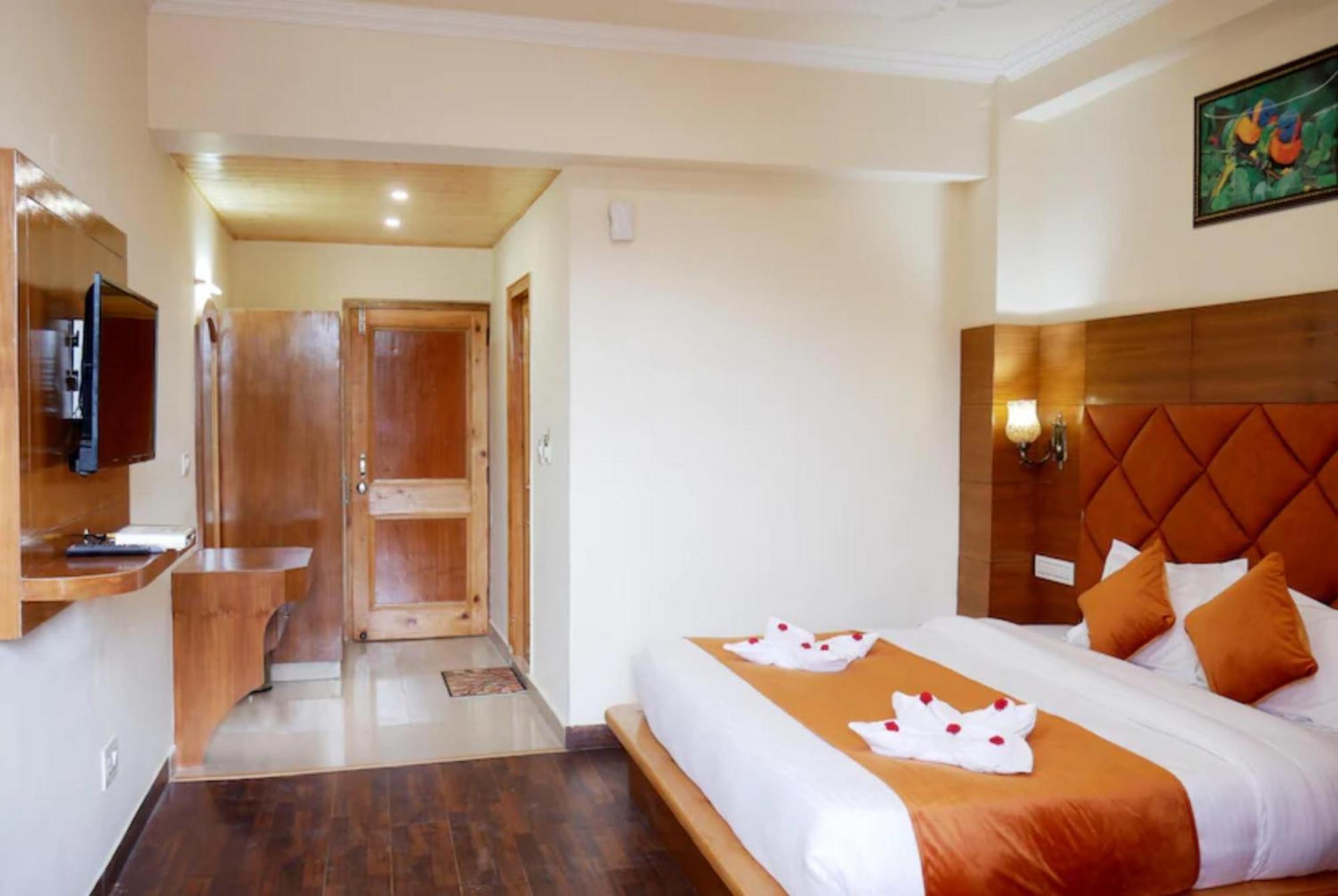 Premium New Ambika International - Jungle Safari- Free Parking- Restaurant - Bonfire - Facilities In Manali (Himachal Pradesh)