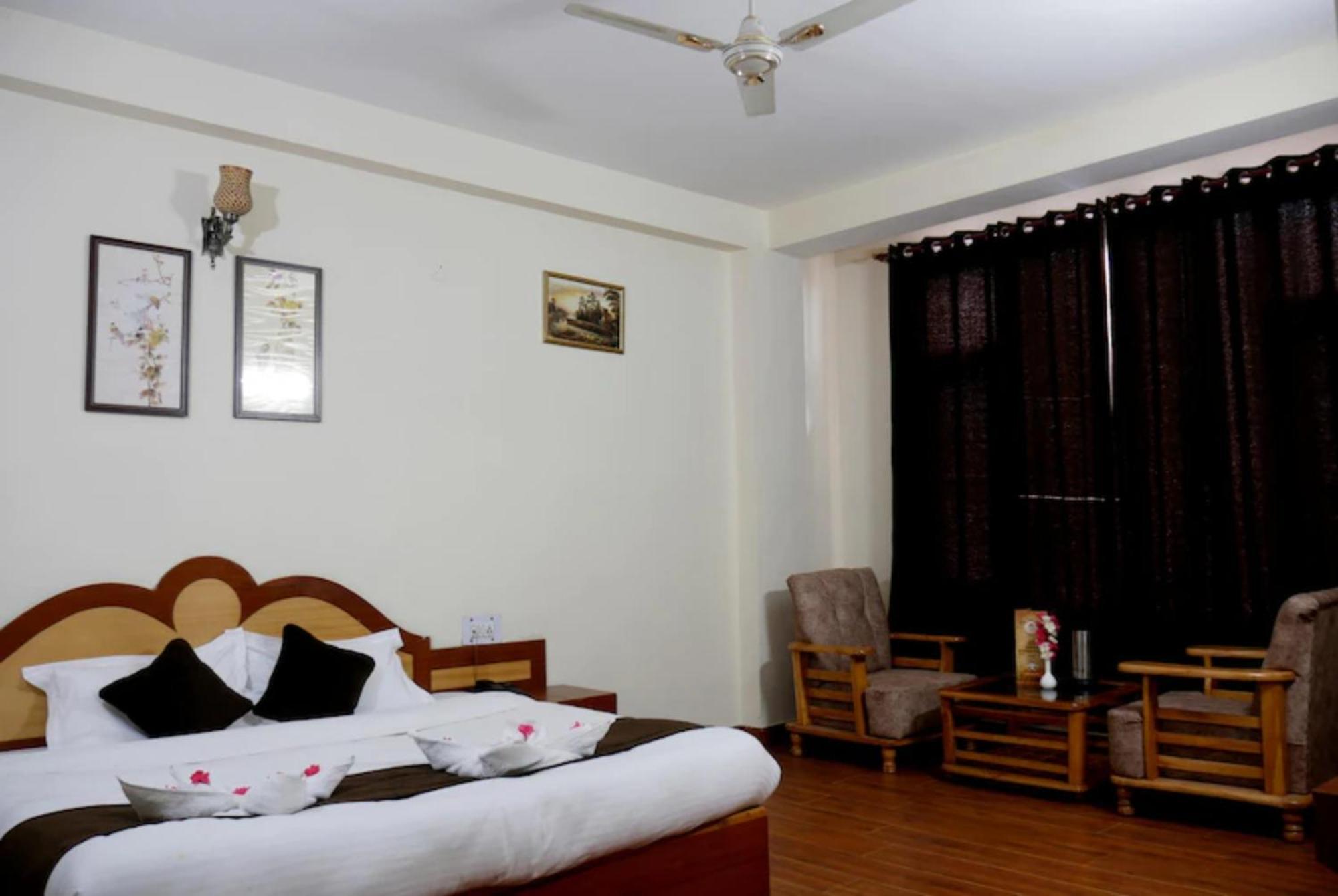 Hotel Premium New Ambika International - Jungle Safari- Free Parking- Restaurant - Bonfire - Facilities In Manali (Himachal Pradesh)